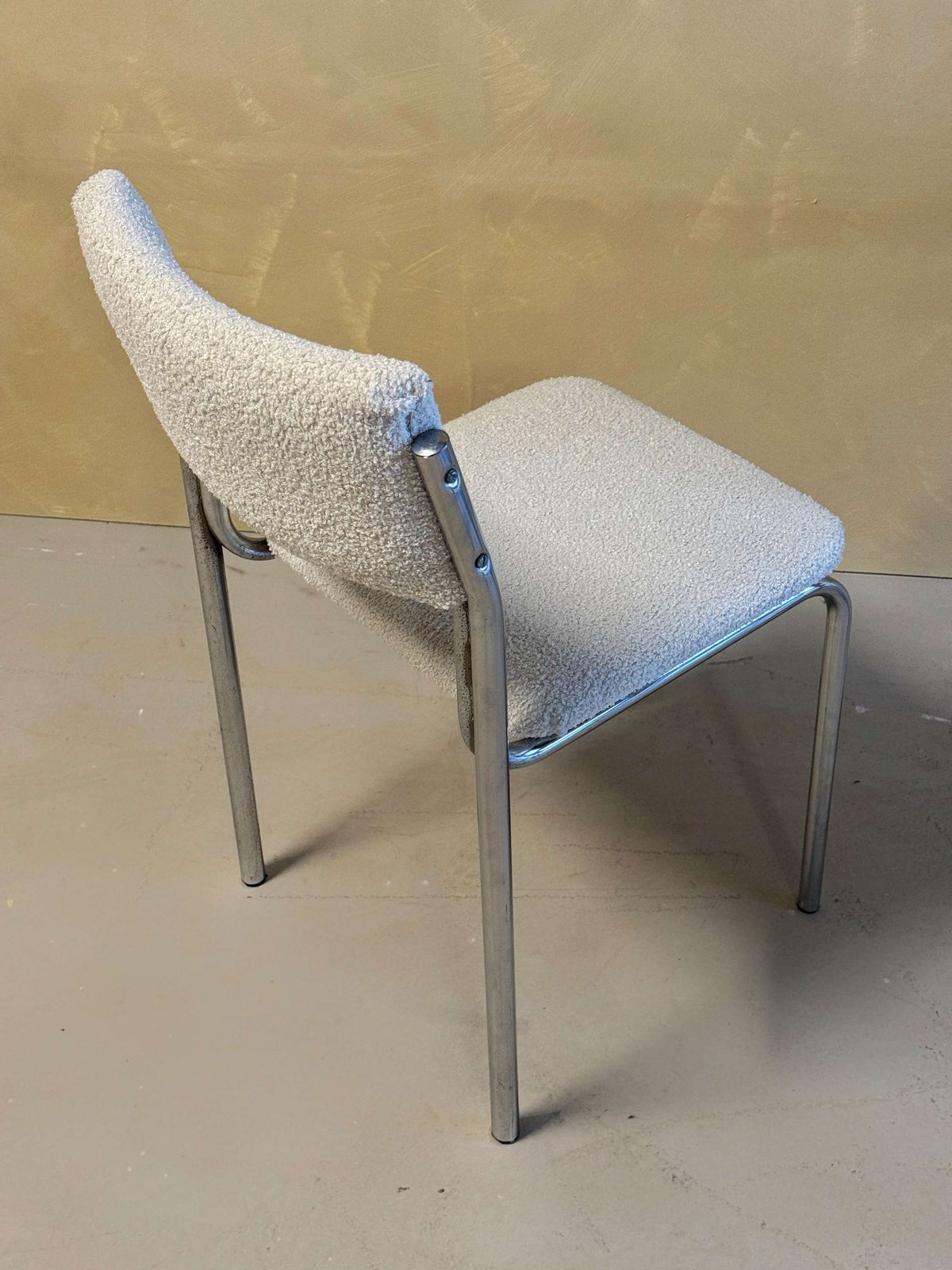 Set Van 6 Chromen Eetkamerstoelen Met Bouclébekleding photo buy