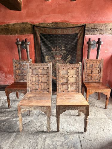 Set Of 4 Rare Antique Studded Rustic Elizabethan Style Diner Hall Chairs