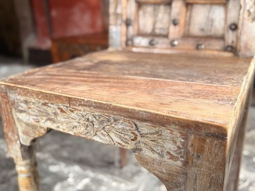 799.0 Set Of 4 Rare Antique Studded Rustic Elizabethan Style Diner Hall Chairs photo