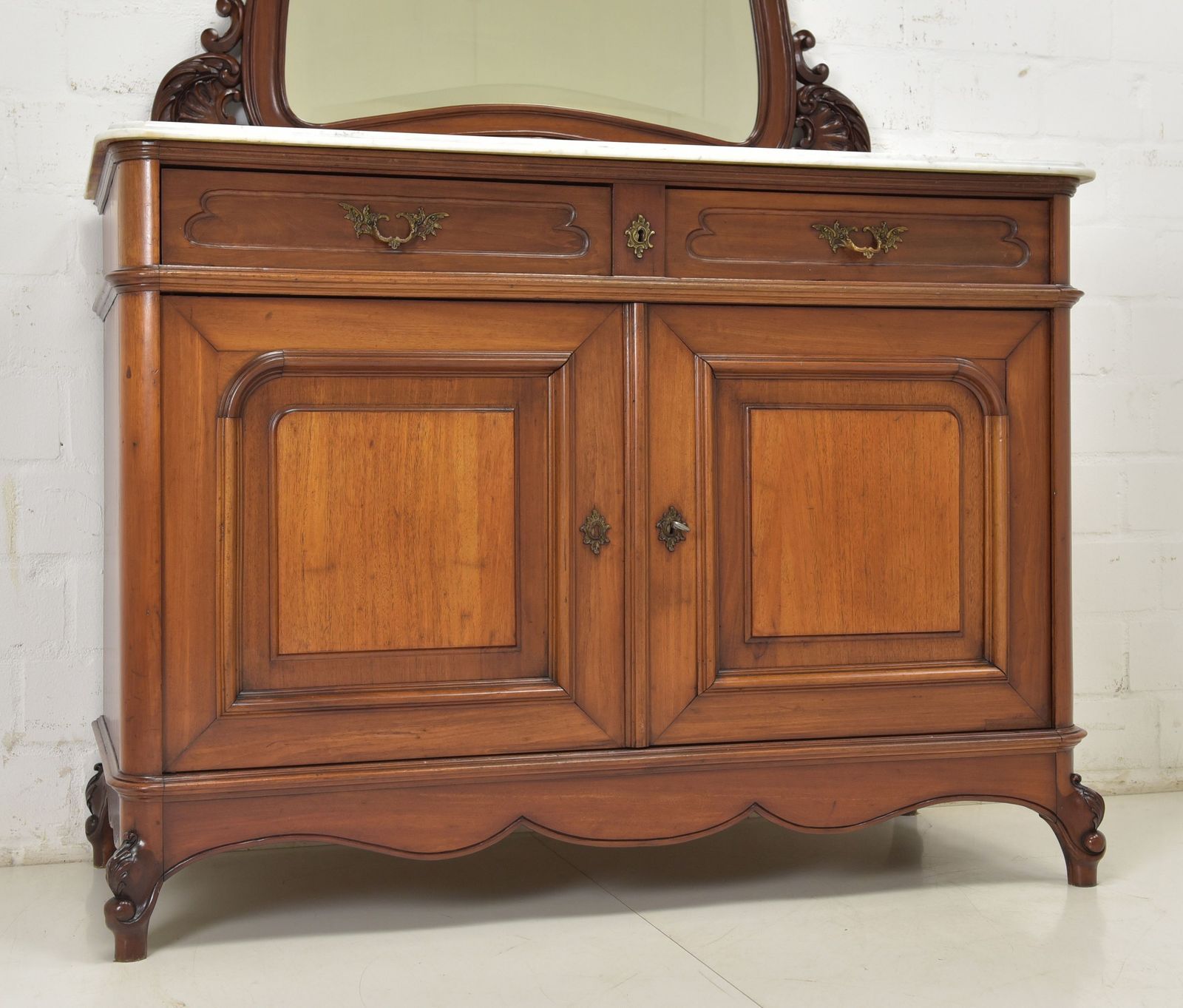 photo furniture Mirrored Chest Of Drawers Restored Mahogany Circa 1900. Vanity Unit Bedroom.