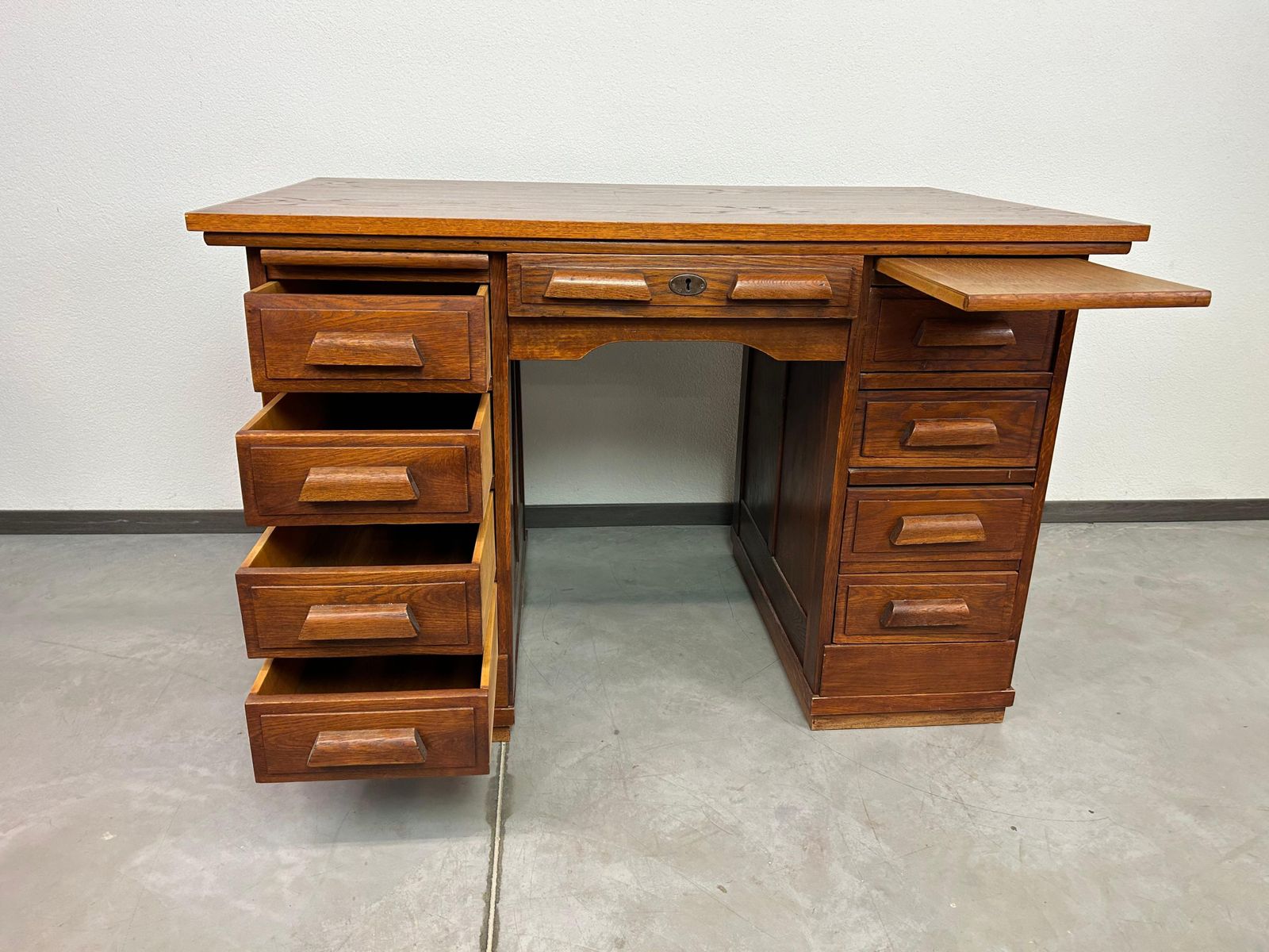 Art Deco Office Writing Table photo vinterior