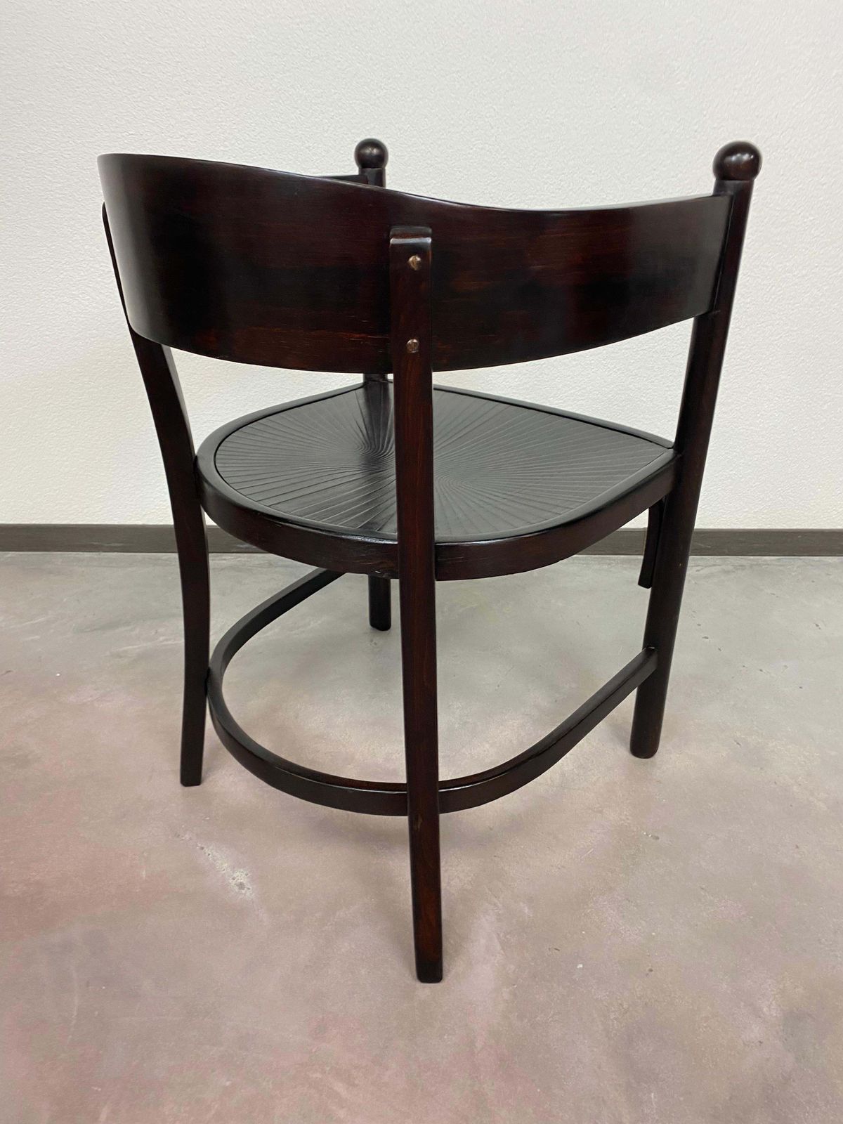 photo furniture Large Secession Armchair No.6549 By Josef Hoffmann For Thonet