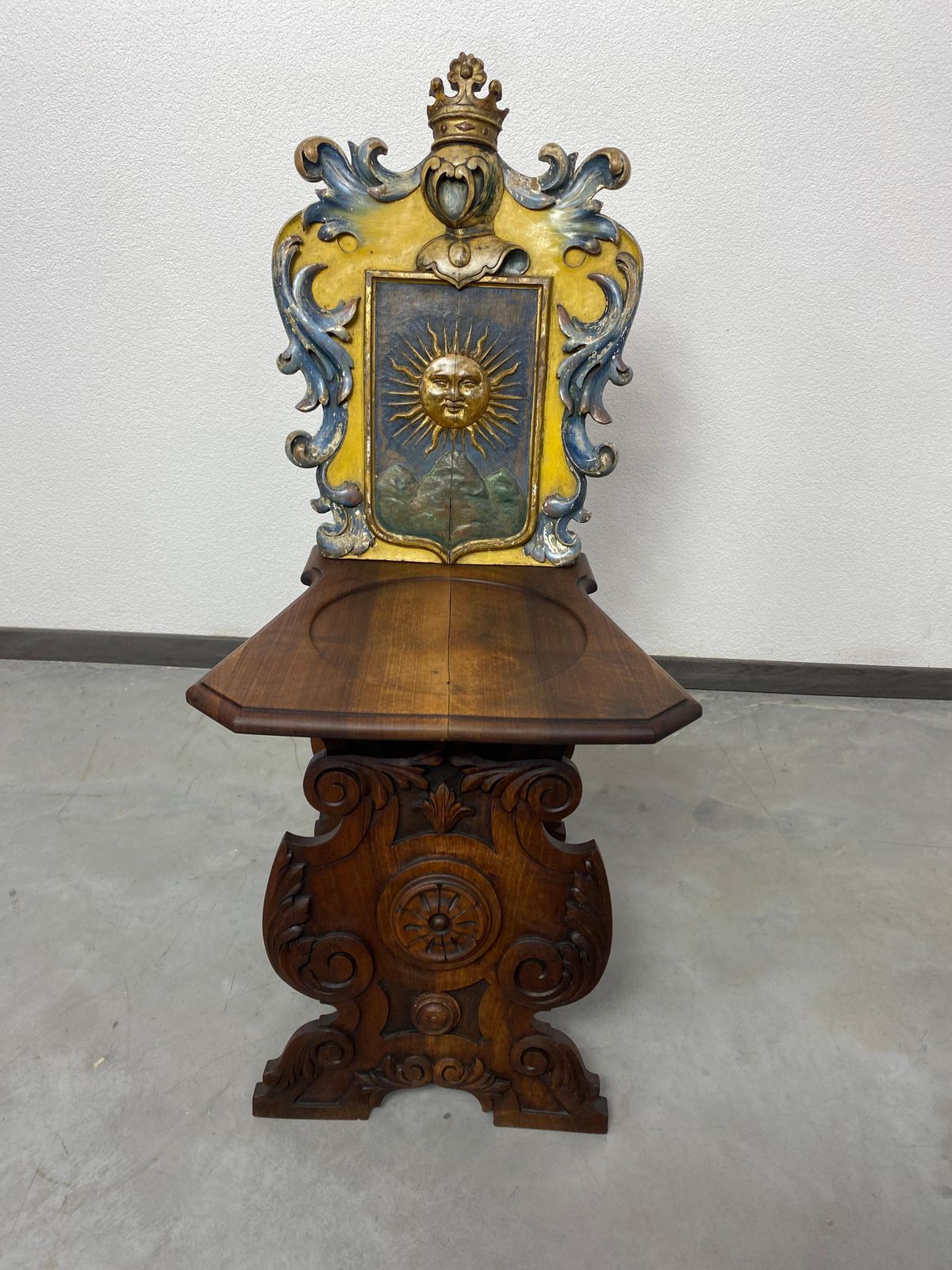 Renaissance Chair With Heraldic Emblems Of The Szontágh De Igló Et Zabar Family photo Furniture