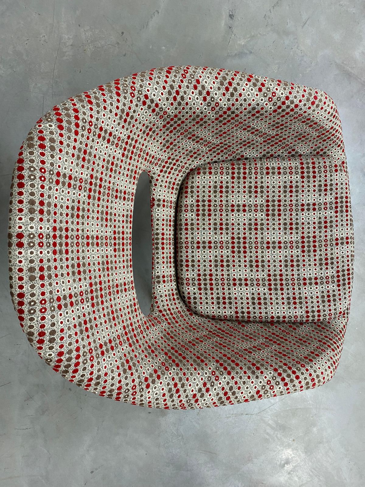 Vintage Fiberglass Armchairs By Miroslav Navrátil photo vinterior