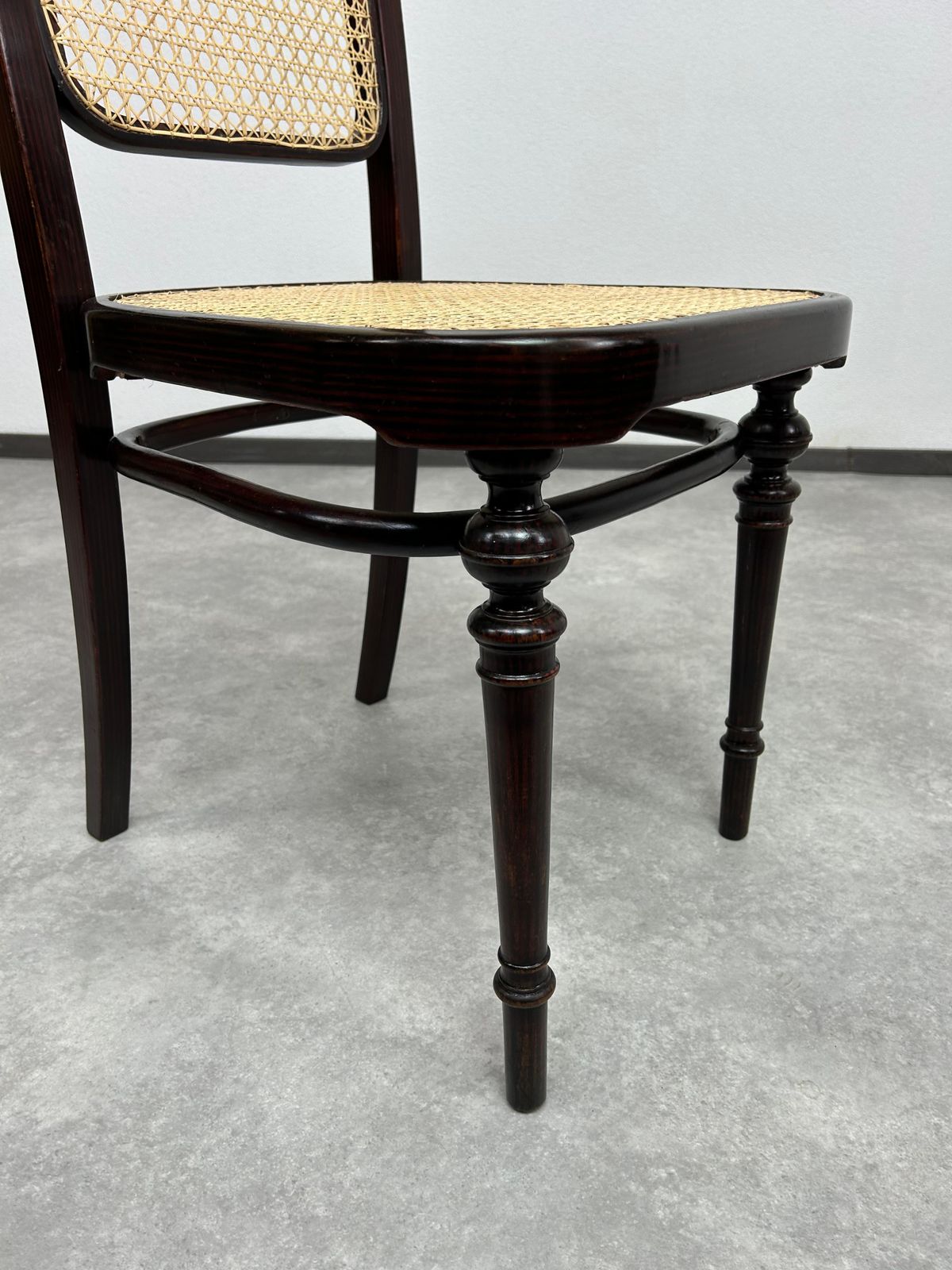 Set Of 4 Bentwood Dining Room Chairs By Thonet photo vintage