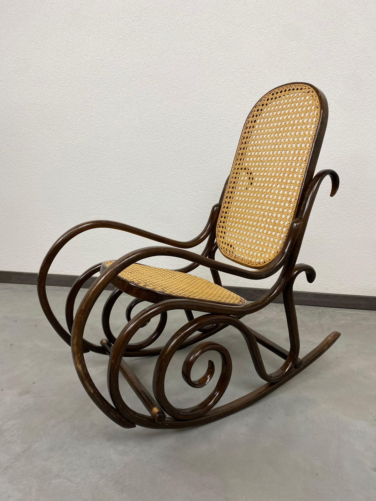 Small Thonet Rocking Chair No.10 For Children photo furniture