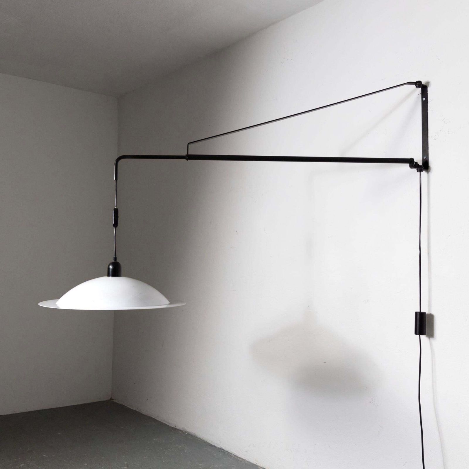 photo vintage Mid Century Wall Lamp Potence Counterweight By Stilnovo. Italy, 1970s