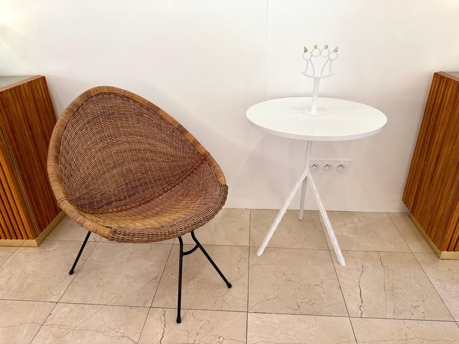 photo furniture Contemporary White Lacquered And Brass Bastard Table, Italy
