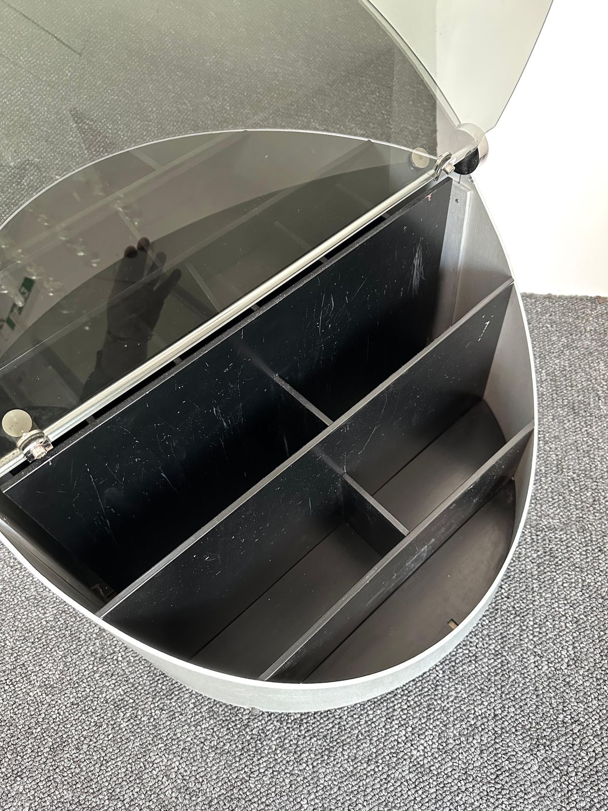 photo vinterior Space Age Dry Bar Cart Stainless Steel And Glass, Italy, 1970s