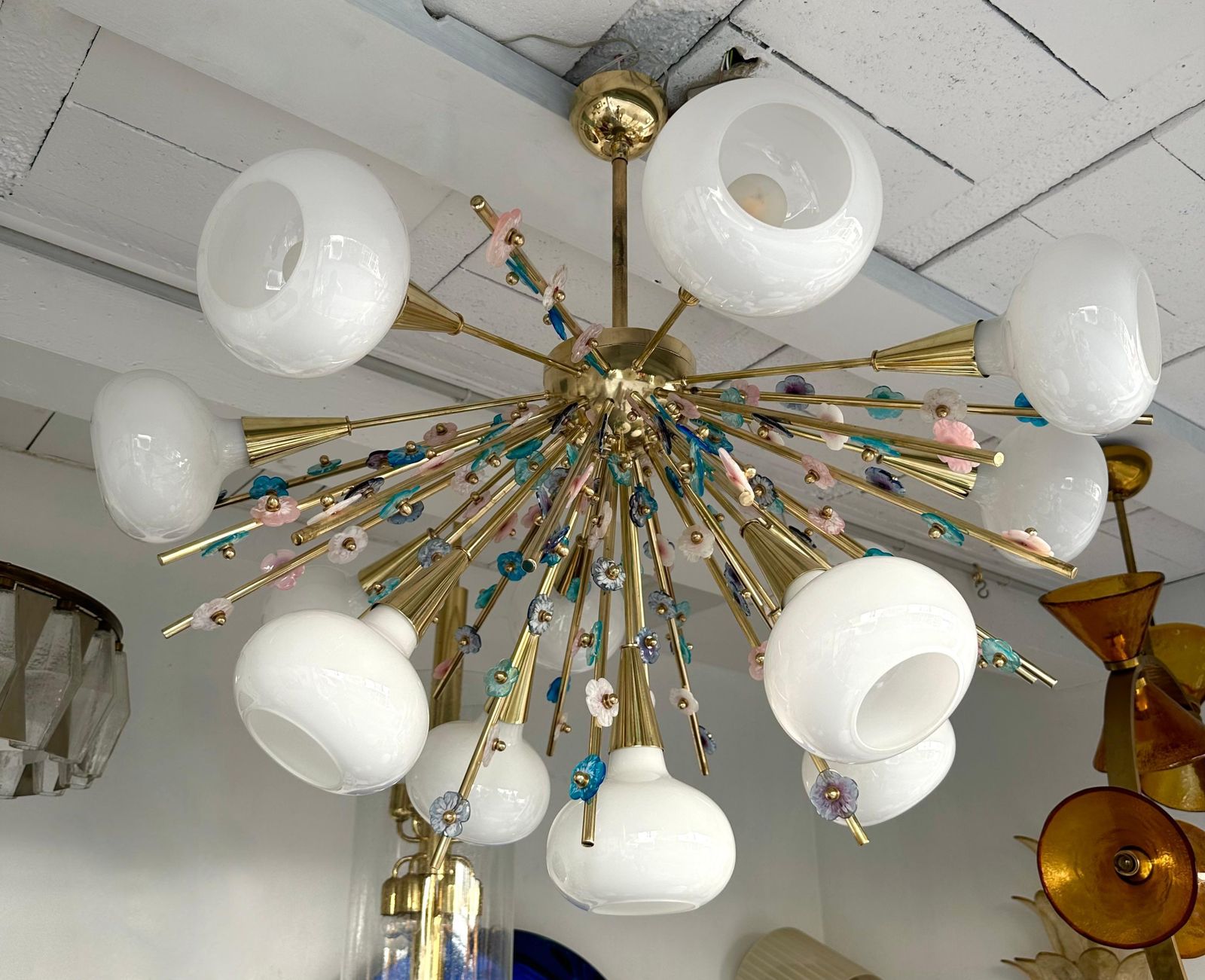 Contemporary Brass Sputnik Chandelier Flowers Murano Glass White Cup, Italy photo vinterior