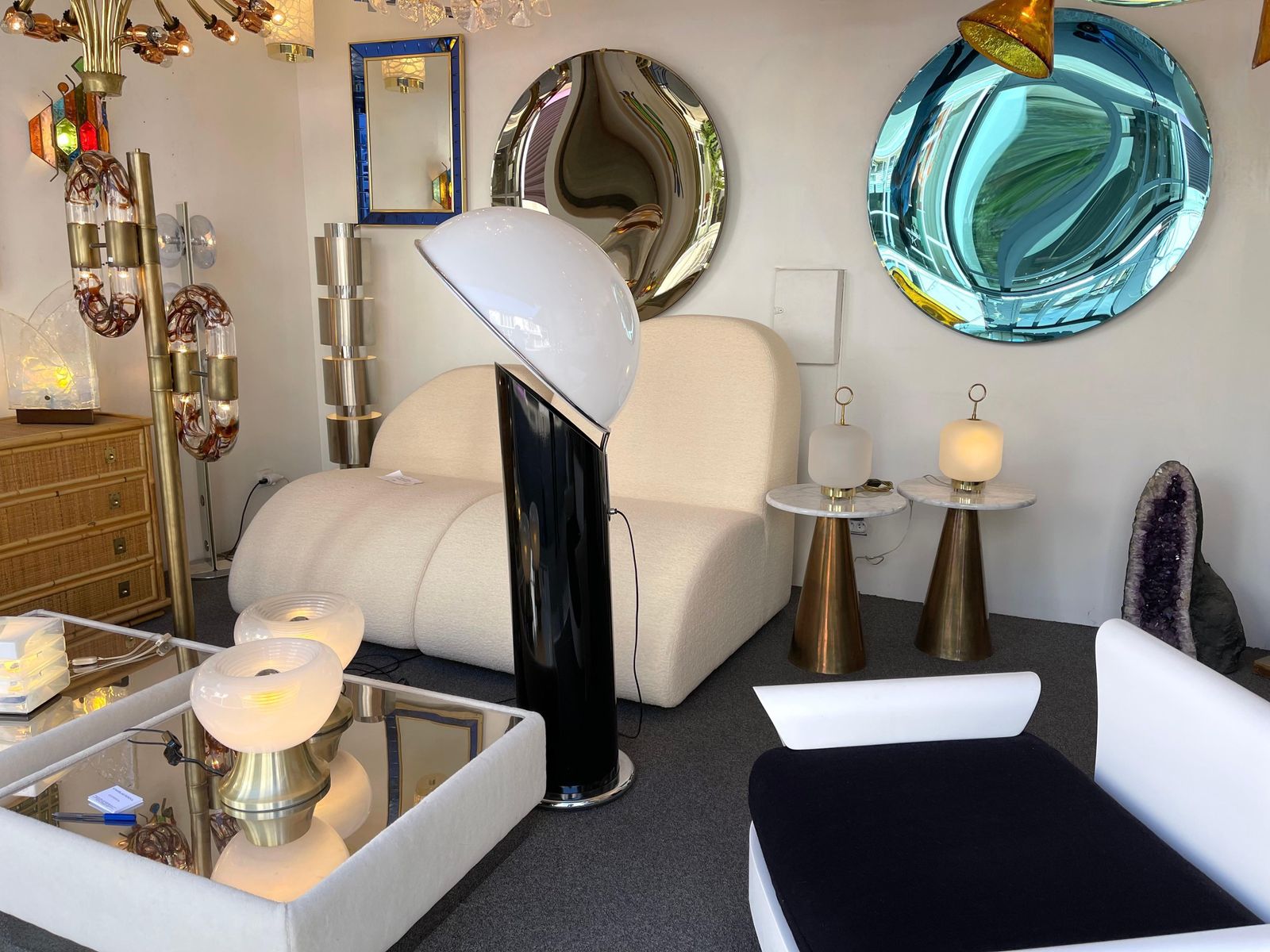 Contemporary Pair Of Murano Glass Medium Can Lamps Brass Ring, Italy photo for sale