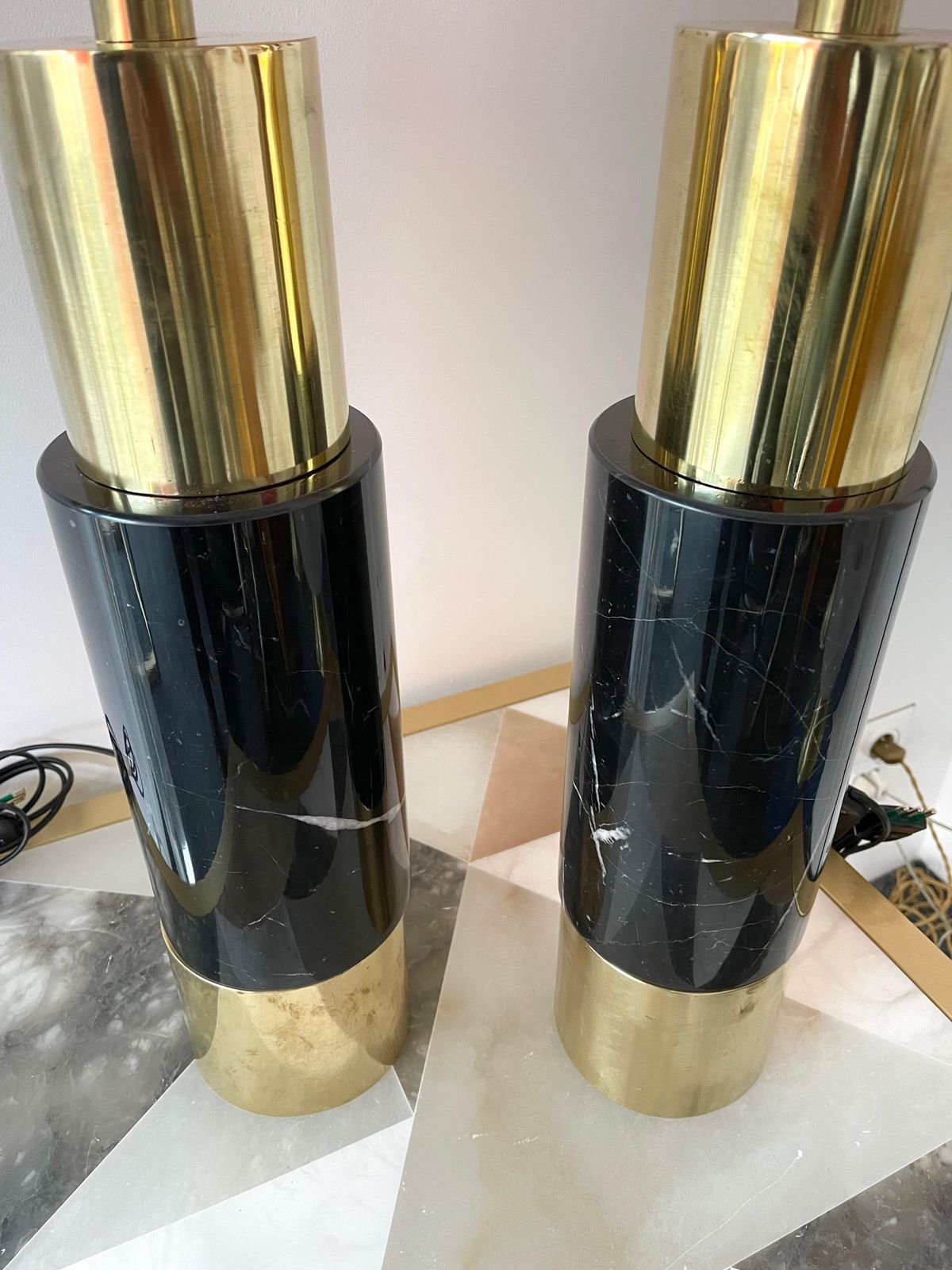 photo vinterior Contemporary Pair Of Brass Lamps Black Marble, Italy