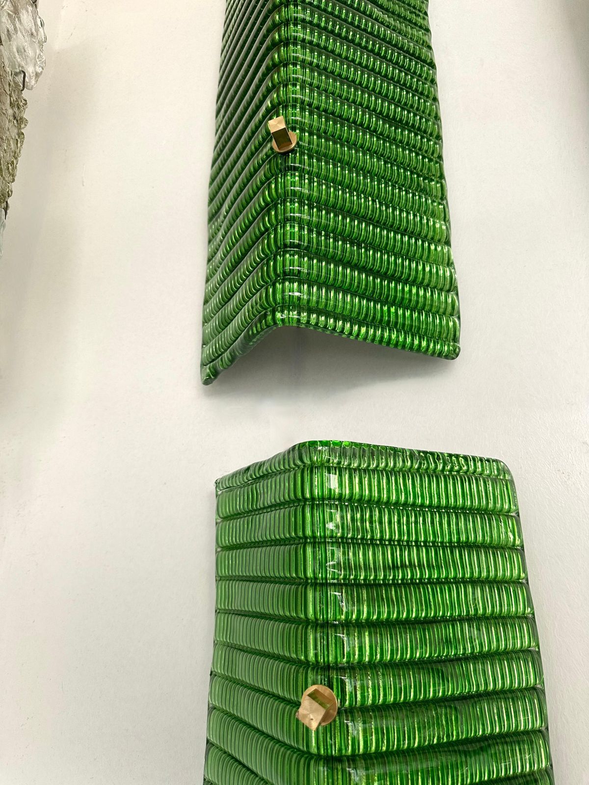 photo vinterior Contemporary Pair Of Brass And Green Folded Leaf Murano Glass Sconces, Italy