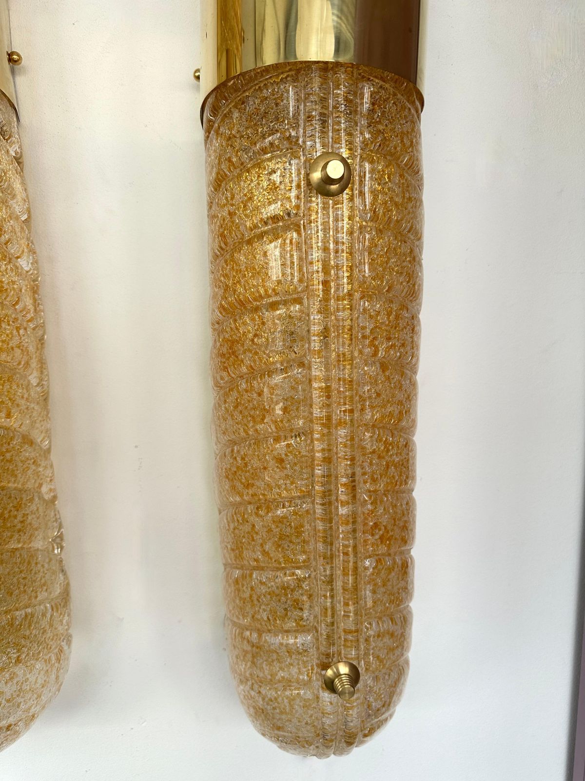 photo vinterior Contemporary Pair Of Brass And Palm Murano Glass Sconces, Italy