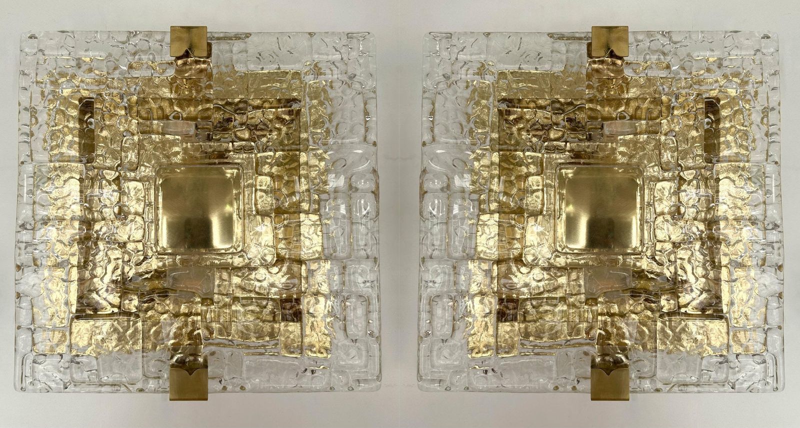 photo vinterior Contemporary Pair Of Sconces Brass And Murano Glass Textured Blade, Italy