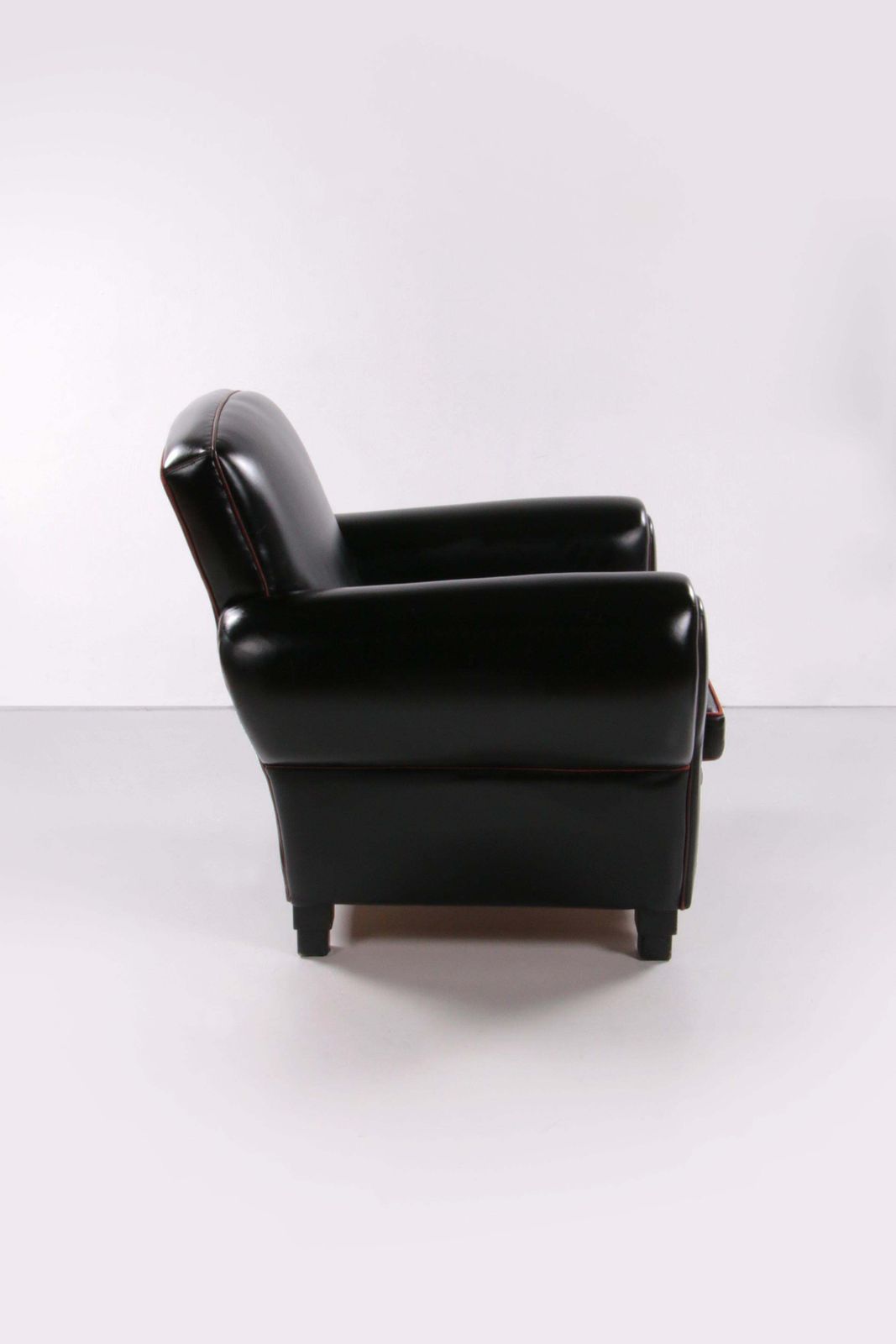 Very Comfortable And Beautiful Leather Armchair From La Lounge Atelier photo vintage