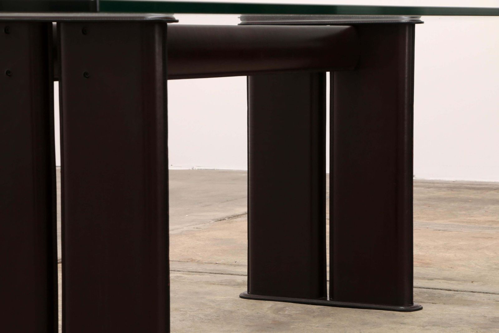 photo furniture Tito Agnoli For Matteo Grassi Leather Dining Table And Six Chairs