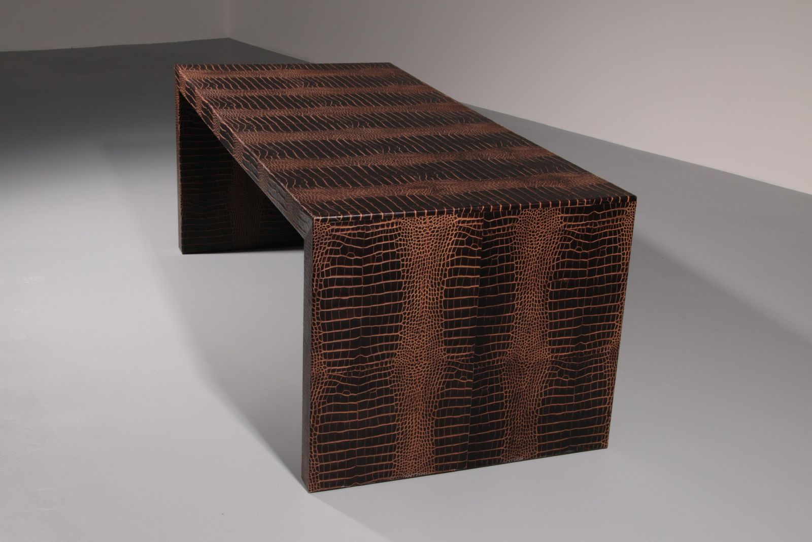 photo vintage Philipp Plein Office Brown Desk In Split Leather With A Crocodile Skin Effect