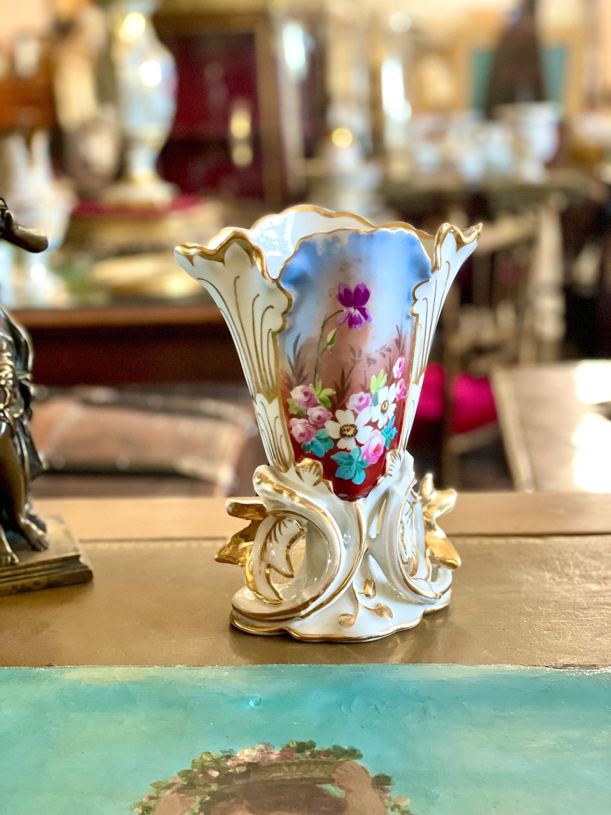 photo furniture 19th Century Porcelaine De Paris Wedding Vase