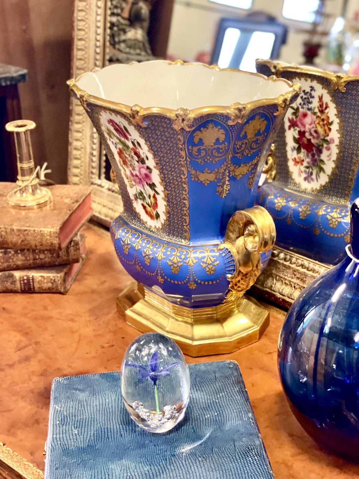 1113.0 19th Century Large Opulent Cobalt Blue Porcelaine De Paris Vase photo