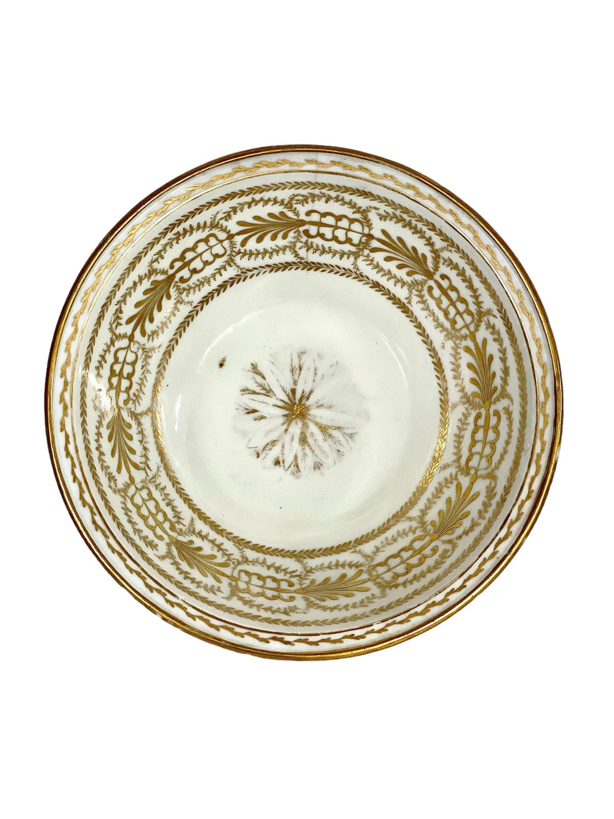 photo vinterior 19th Century Set Of Old Paris Porcelain Wash Jug And Basin With Gilt Decoration