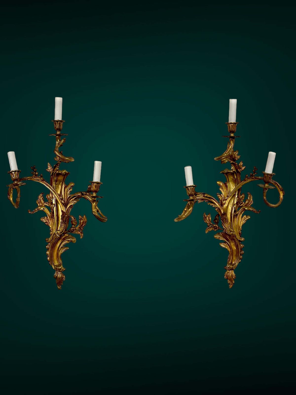 photo vinterior 19th Century Pair Of Large Louis XV Gilt Bronze Sconces
