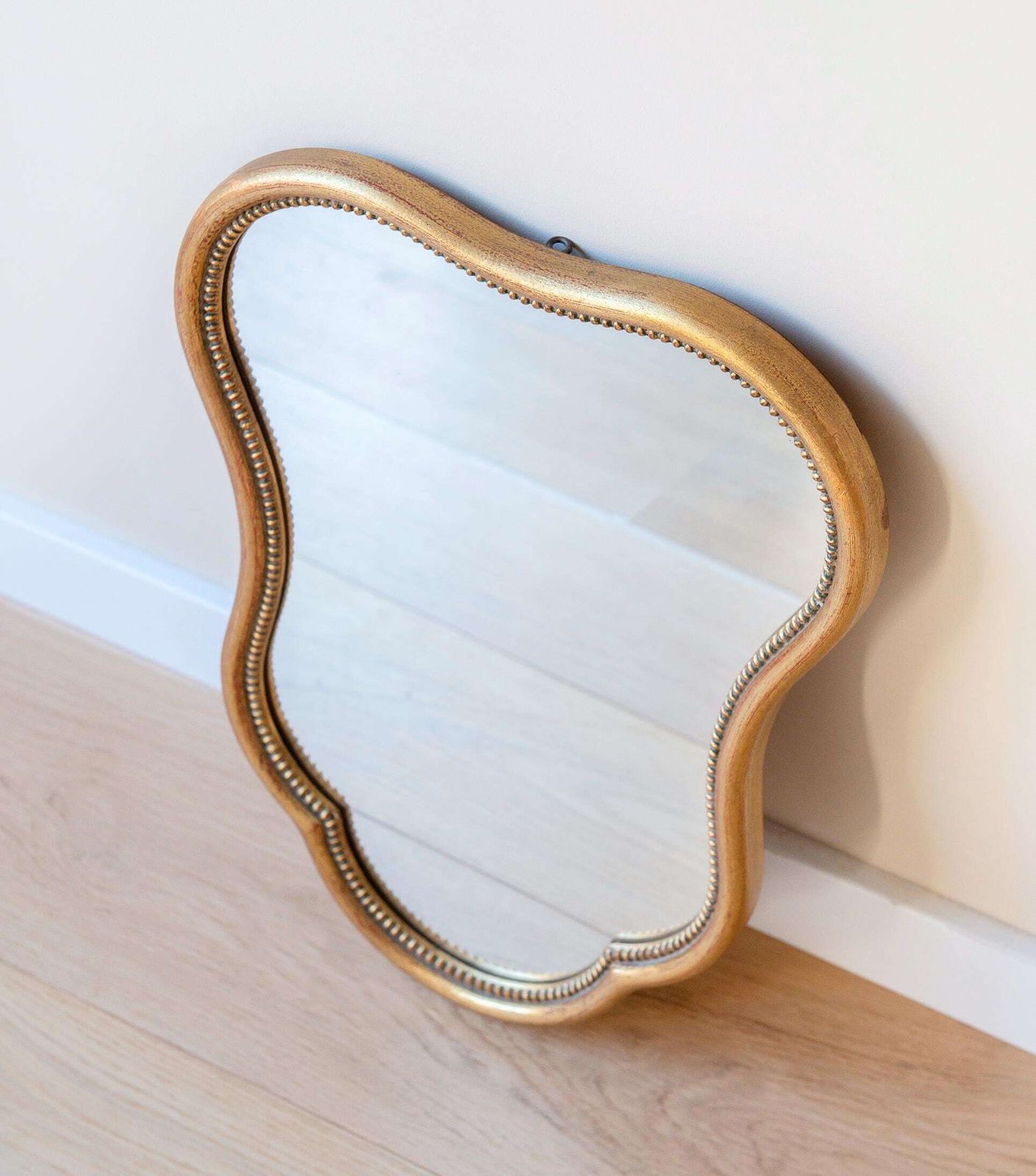 Franse Vergulde Wandspiegel, Geschulpte Lijst, Decoratieve Barokke Spiegel, Vintage Handgesneden Wandspiegel, Gemaakt In Frankrijk photo furniture
