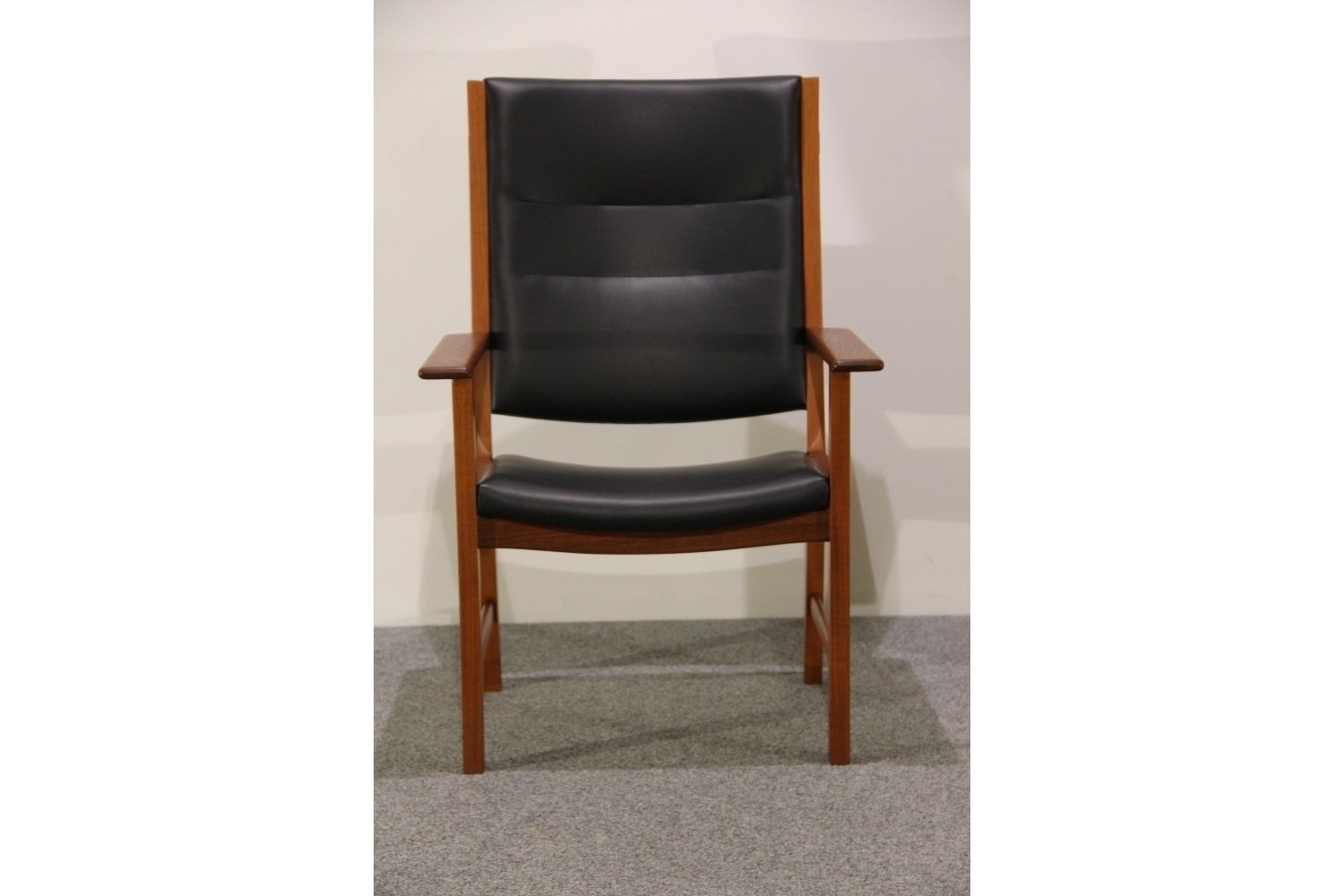 Original Hans J. Wegner & Johannes Hansen Armchair/ Easychair In Mahogany And New Leather.