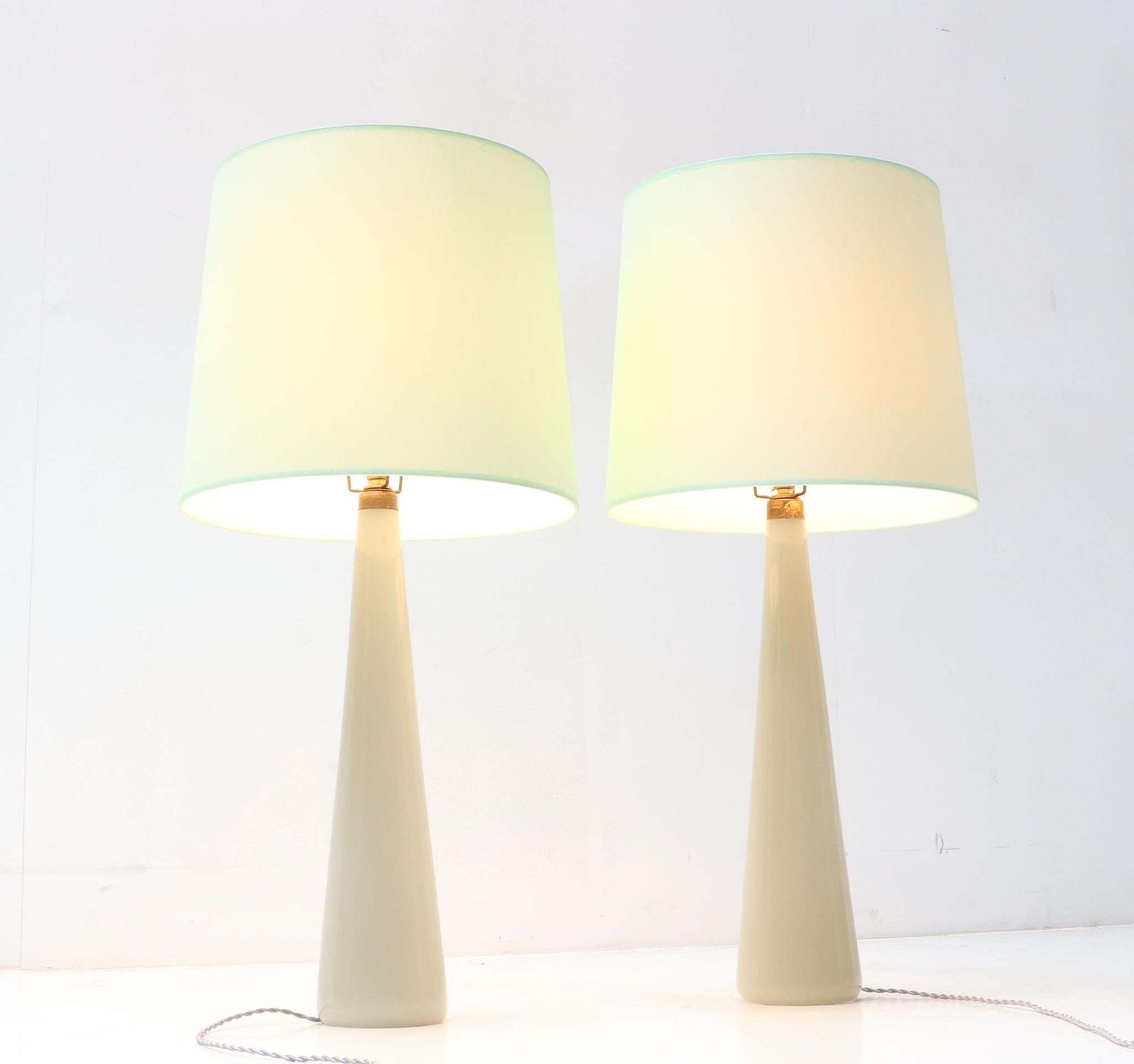 Two Mid Century Modern Opaline Table Lamps By Archimede Seguso Murano, 1970s photo vintage