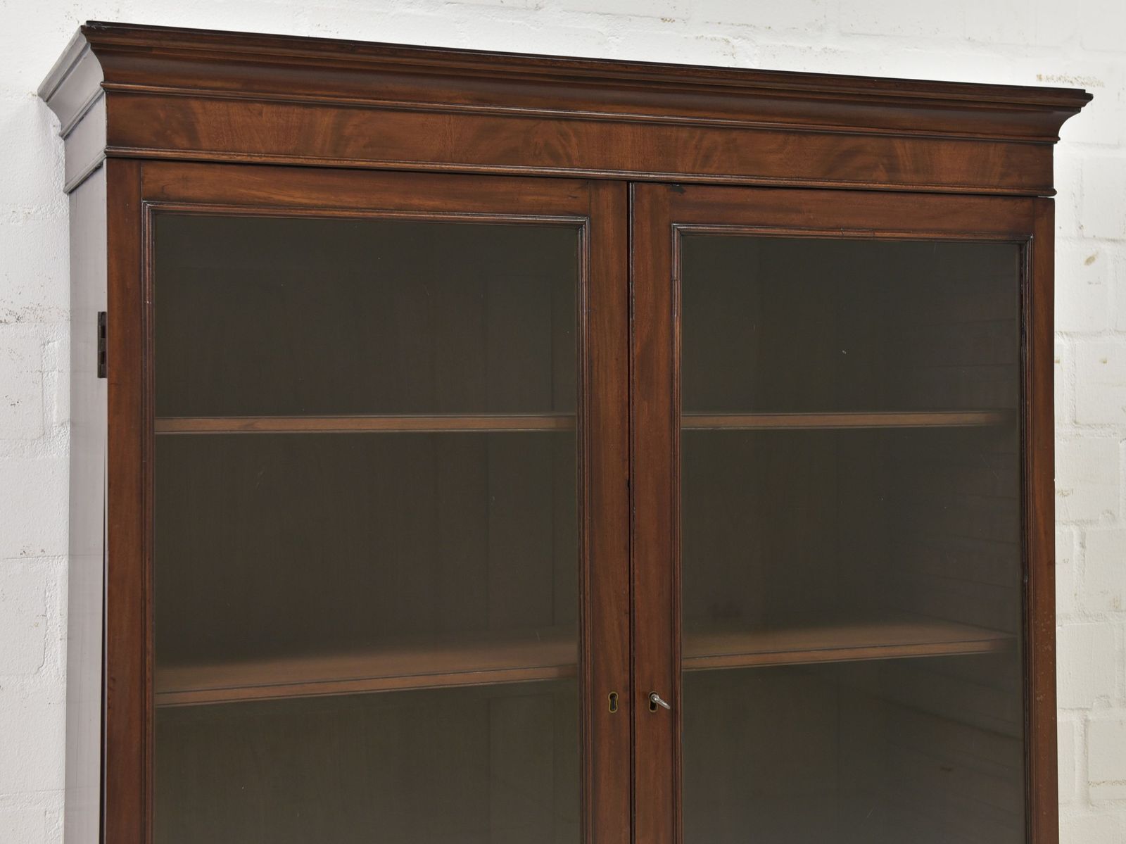 photo furniture Antique! Small Display Cabinet Restored Mahogany England Circa 1900