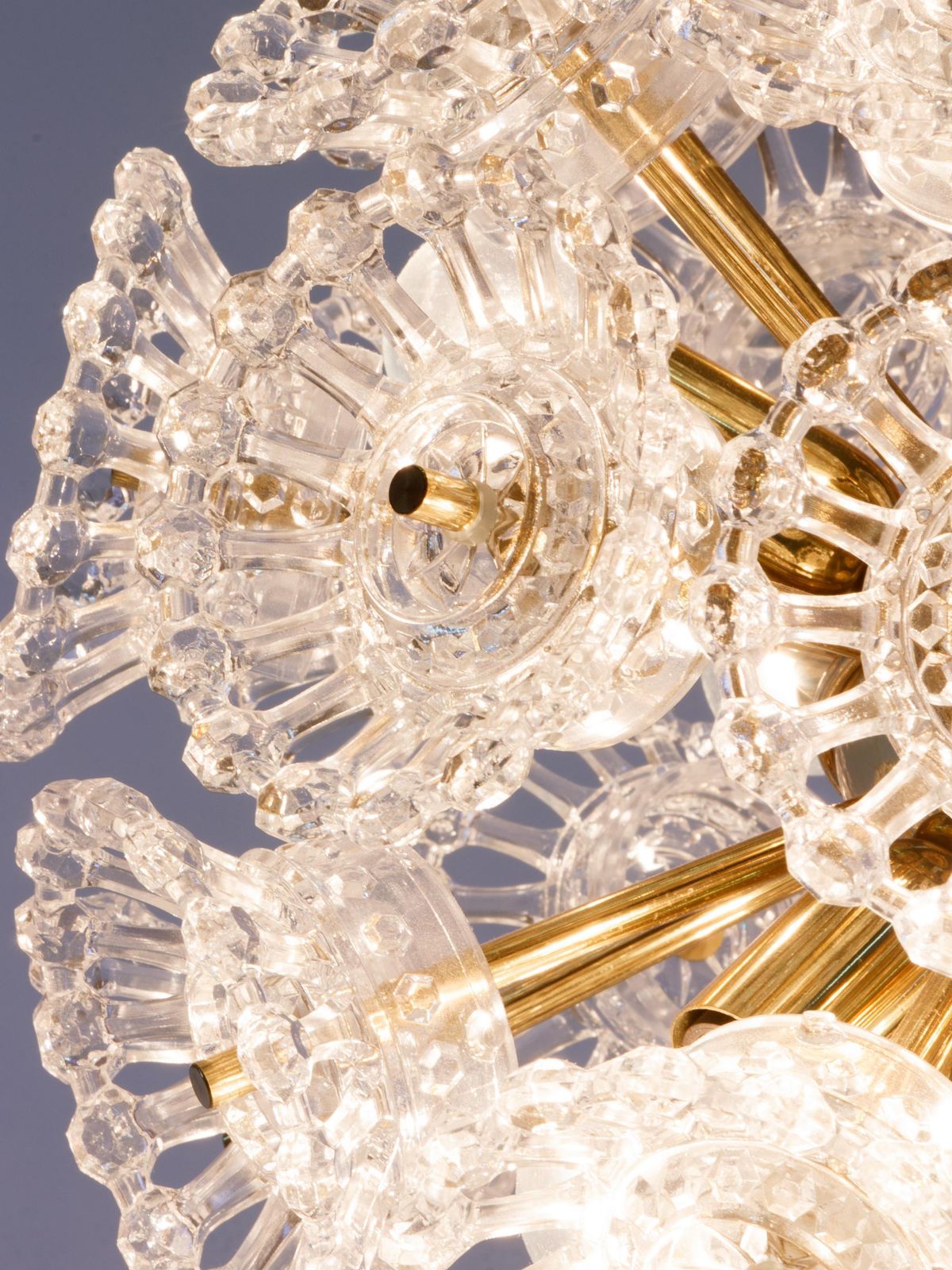 photo furniture Sputnik Murano Chandelier Glass & Brass By Venini Attr. 1960s