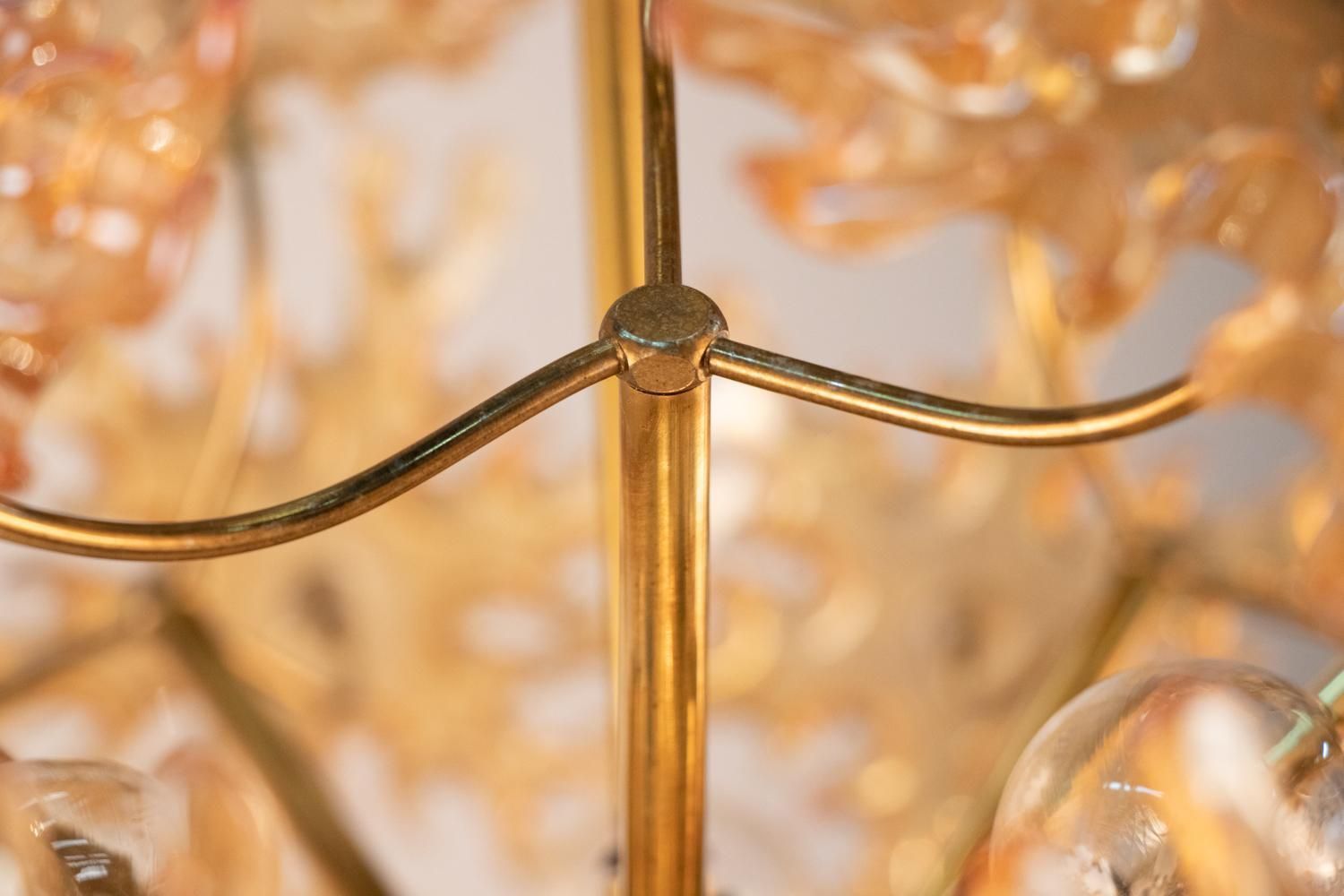 photo furniture Starburst 22“ Amber Murano Chandelier Iridescent Glass & Brass, Sische 1960s
