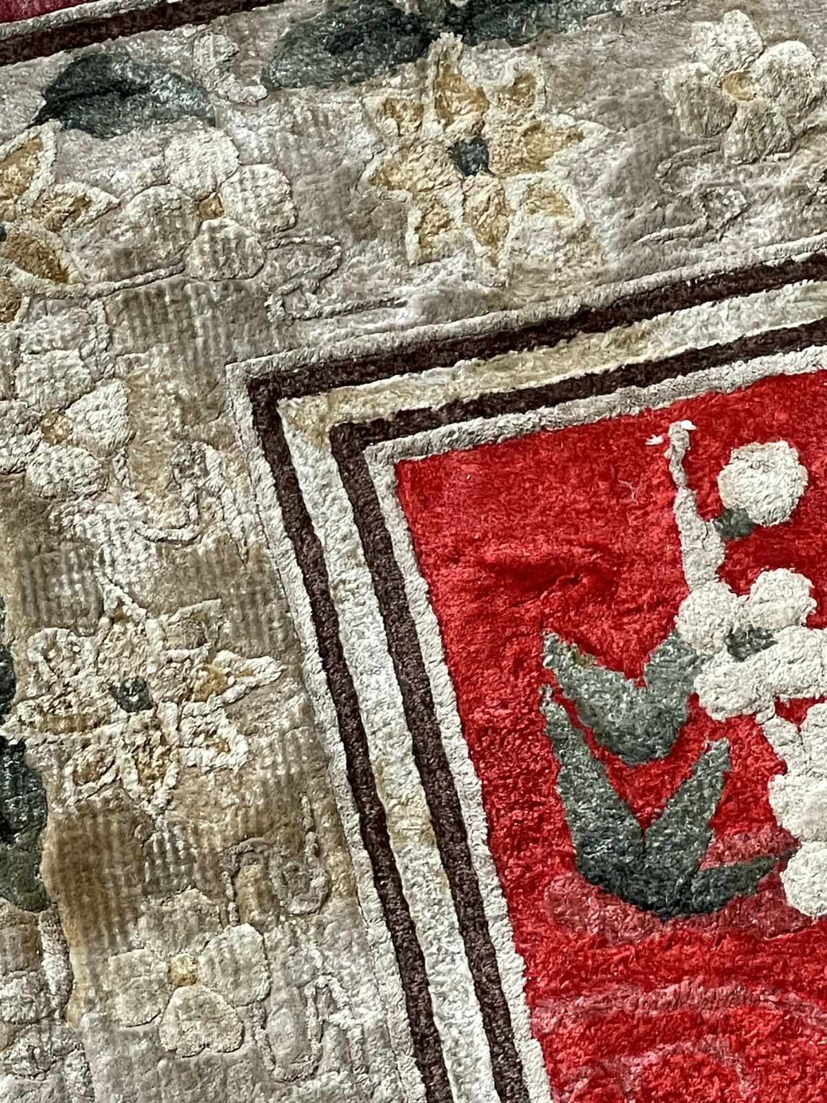 Small Chinese Silk Rug, In Very Good Condition, Mainly Red. photo 575.0