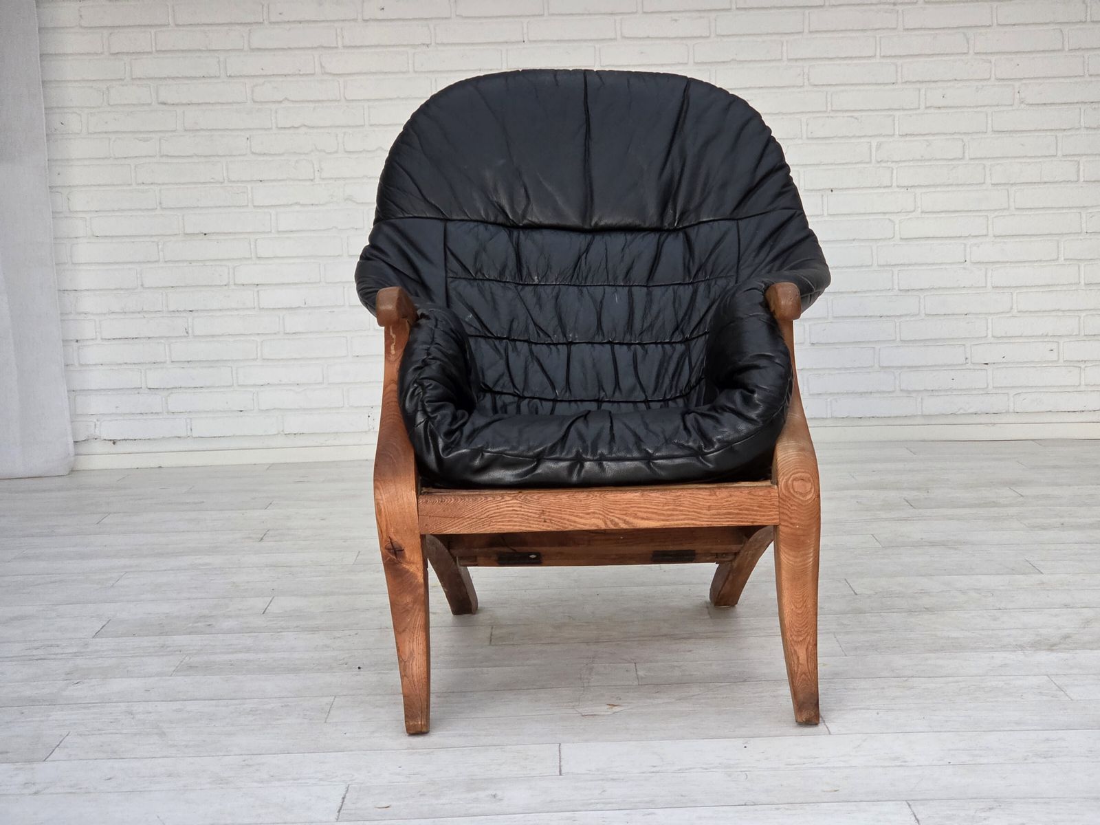 photo vinterior 1950s, Vintage Adjustable Armchair, Black Leather, Ash Wood.