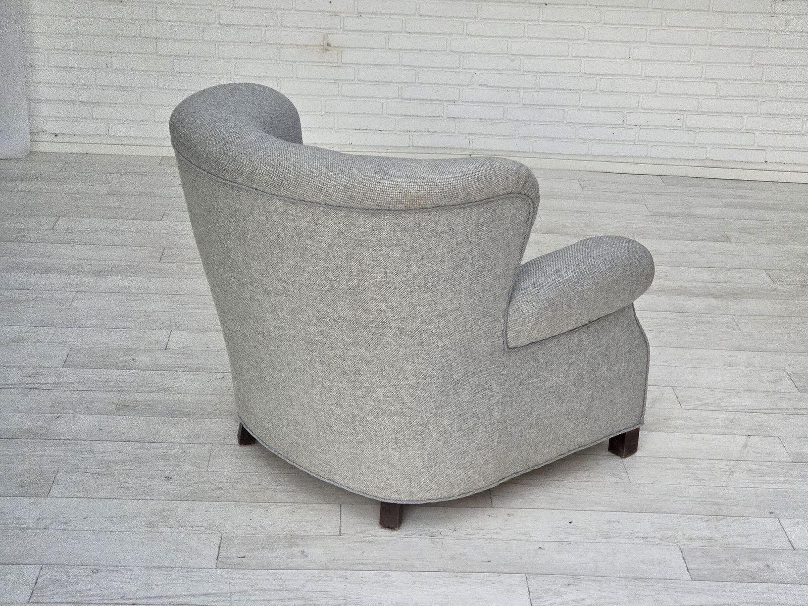 photo furniture 1950s, Danish Relax Chair By Fritz Hansen, Model 1518, Grey Furniture Wool Fabric.