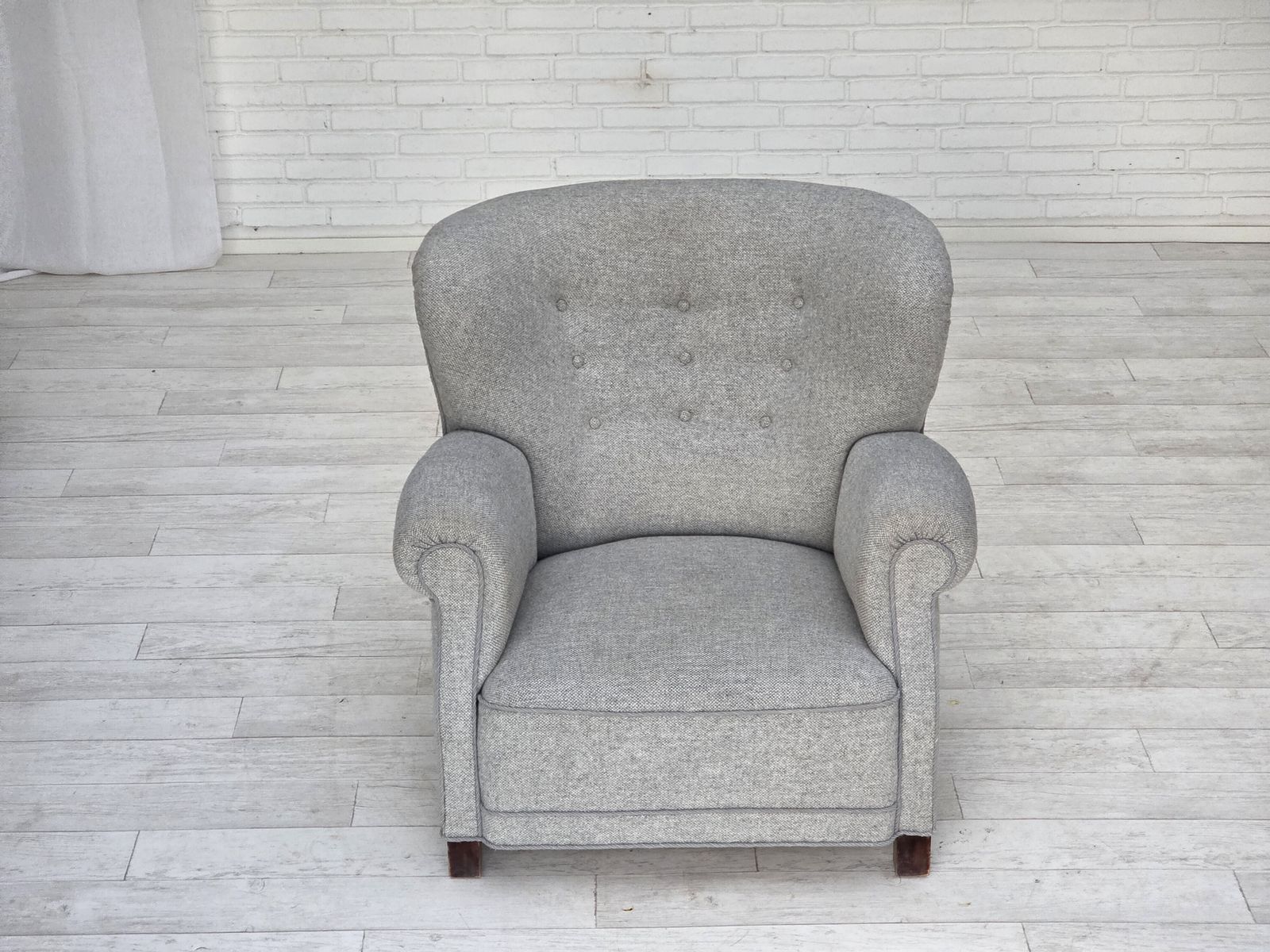 photo for sale 1950s, Danish Relax Chair By Fritz Hansen, Model 1518, Grey Furniture Wool Fabric.