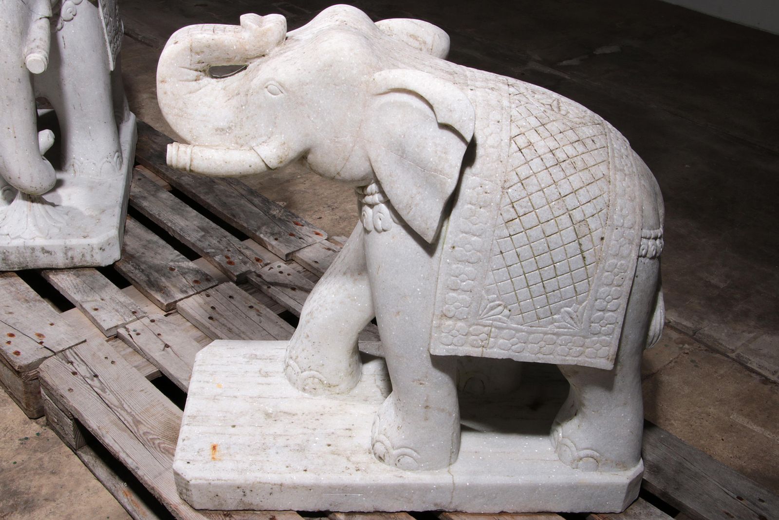 photo vintage Handcrafted 2 Large Marble Elephant Statues
