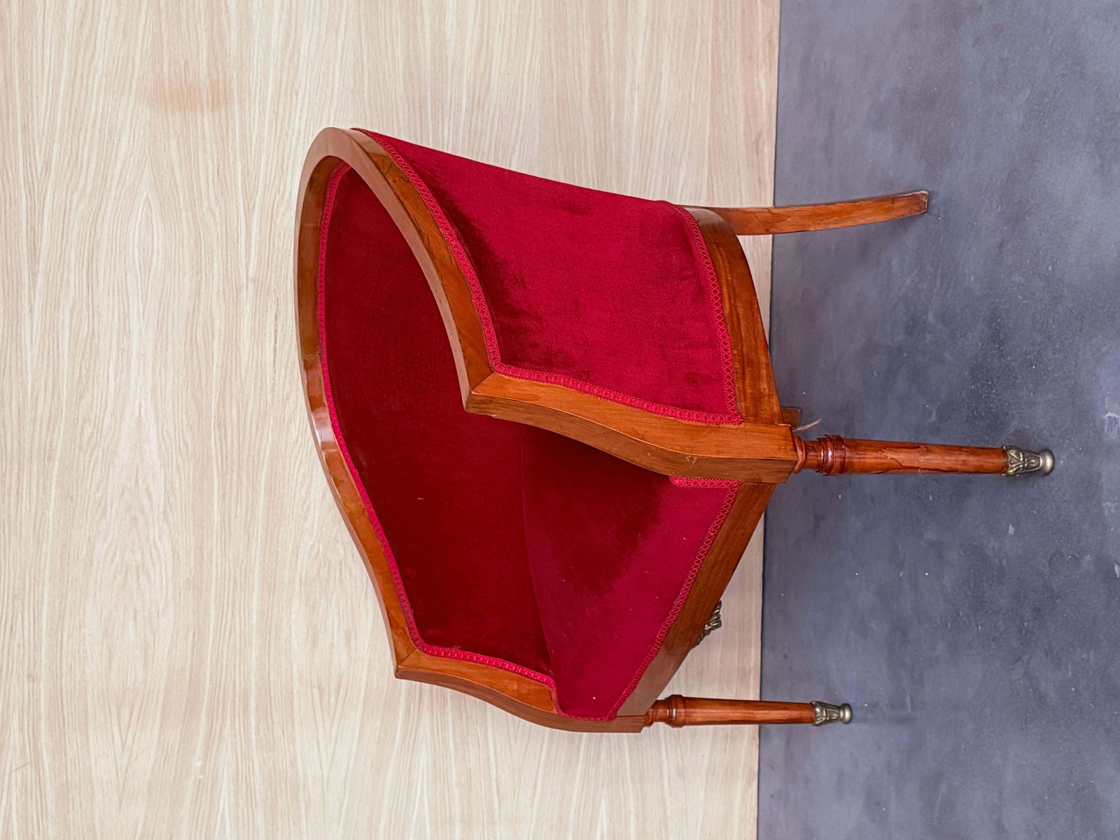 4529.0 Fauteuils club français en velours rouge photo