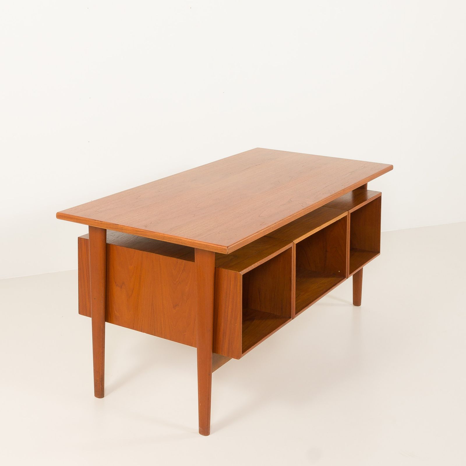 photo vinterior Danish Teak Executive Desk Attr. To Kai Kristiansen, 1960s