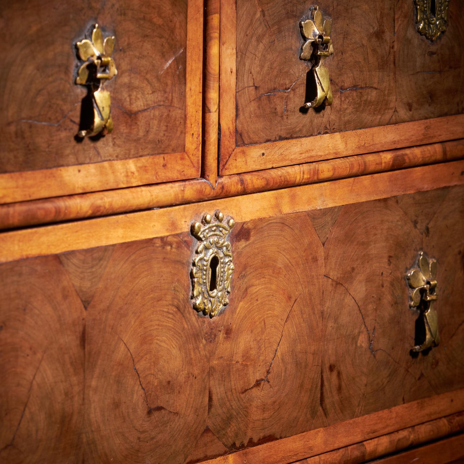 17th Century William And Mary Blond Olive Oyster Chest Of Drawers, Circa 1690 photo 15000.0