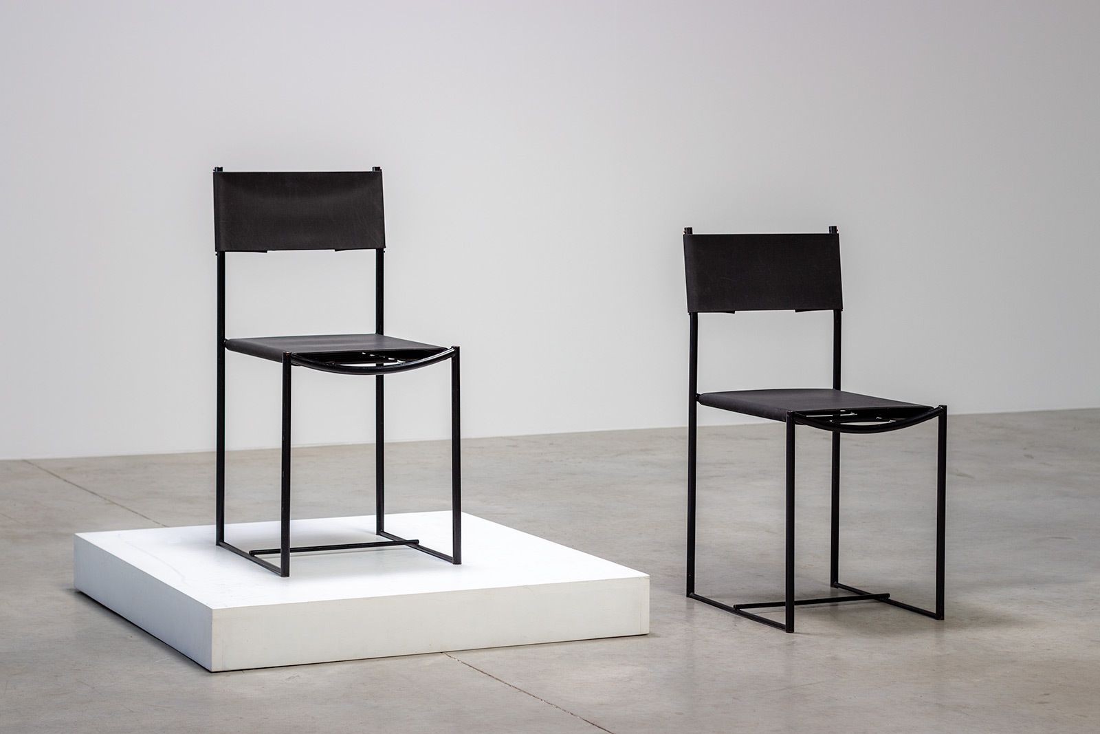 photo furniture Pair Of Chairs From The Spaghetti Collection Design By Giandomenico Belotti 1970