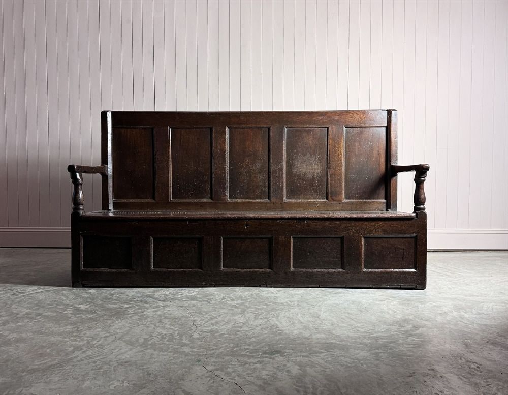 18th Century English Settle, 18th Century And Earlier photo vinterior