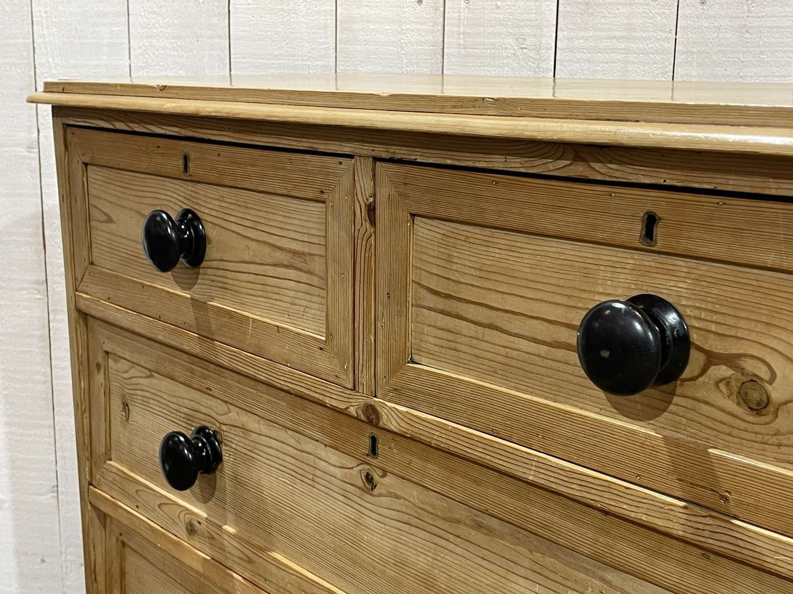 photo furniture 19th Century Victorian Chest Of Drawers In Fir With Blackened Wooden Knobs