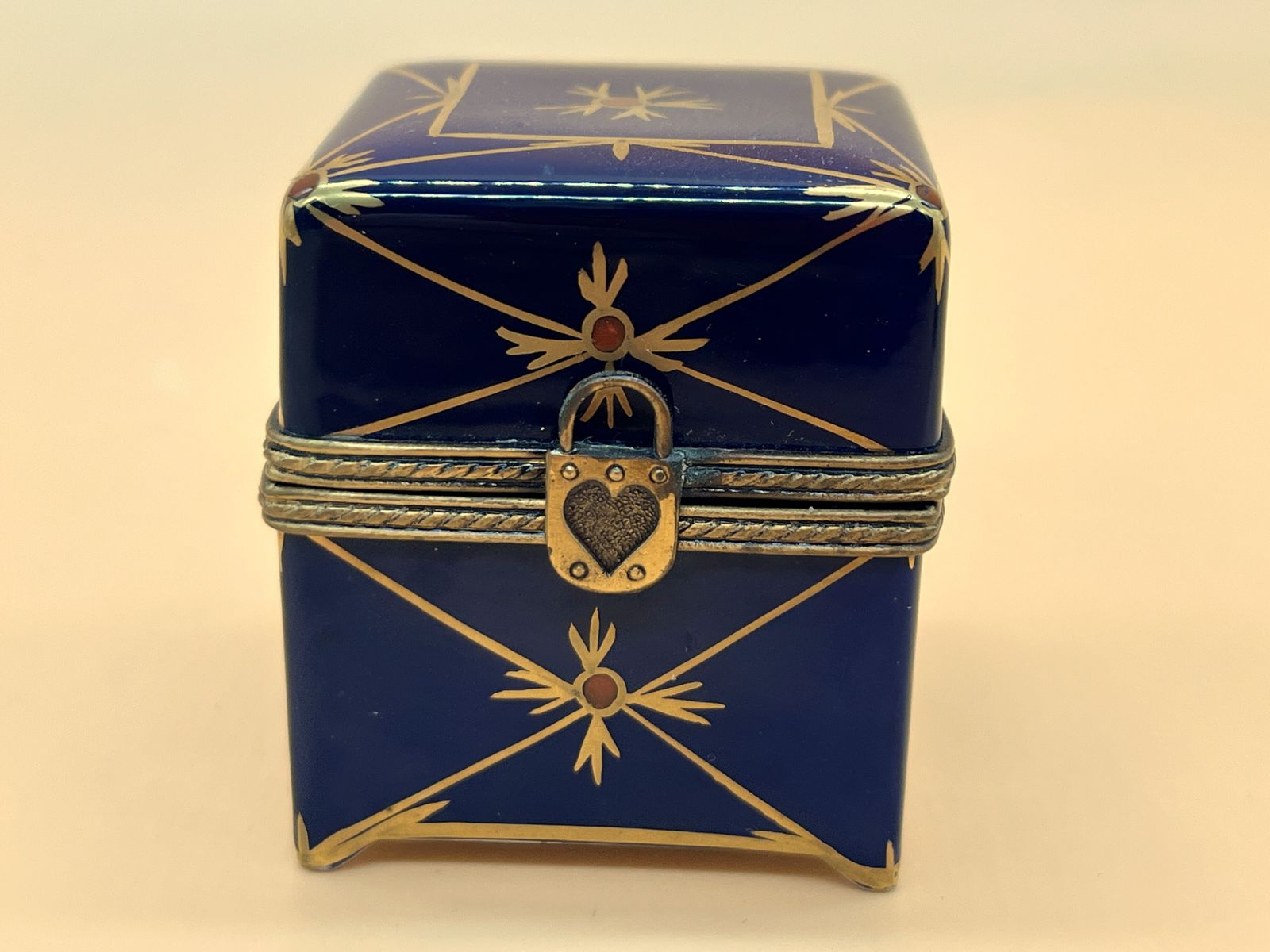 Home Decor Peint Main Limoges Porcelain Cobalt Trinket Box With 4 Internal Glass Perfume Bottles. photo