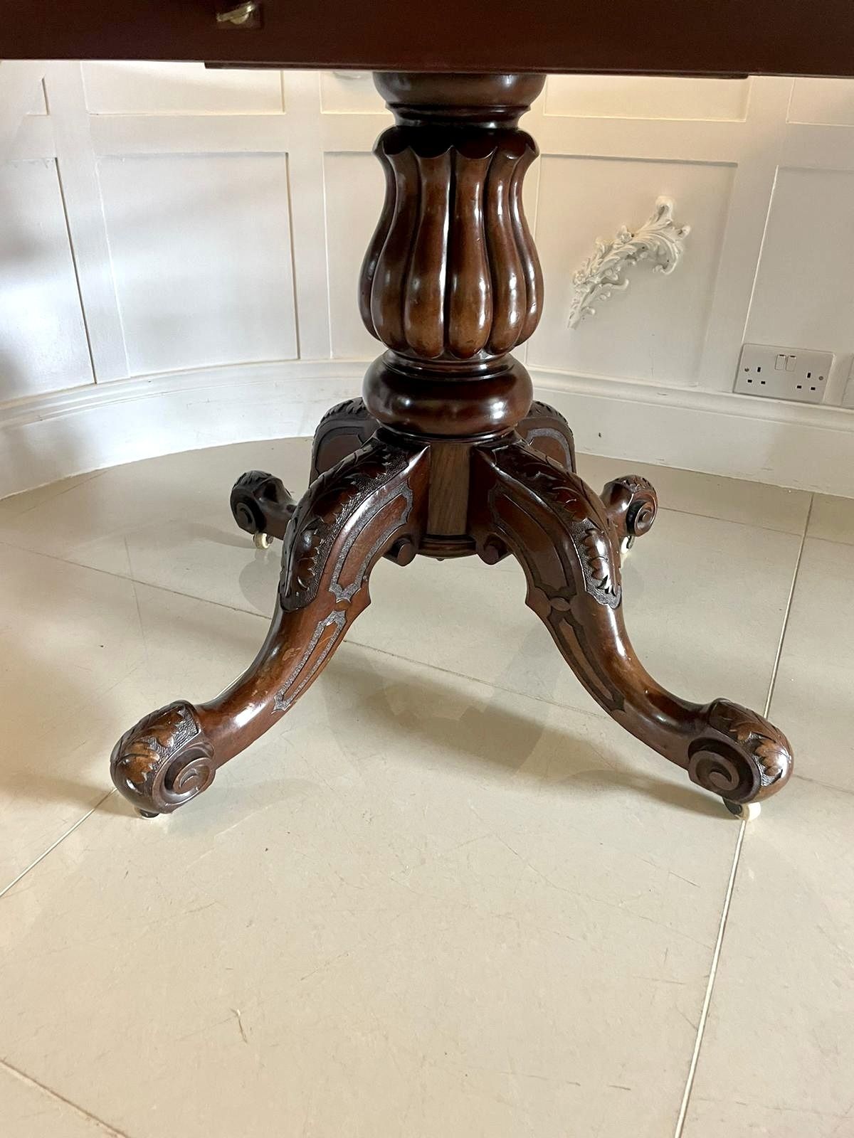 Antique 19th Century Quality Mahogany Dining Table photo for sale
