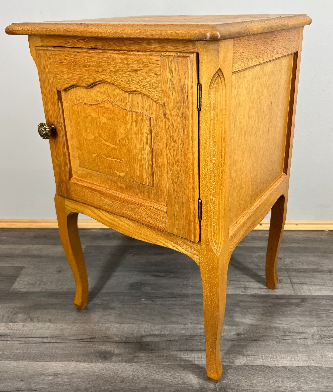 Vintage French Bedside Cabinet Louis XV Nightstand Bedside  Table – Lot 3728 photo vinterior