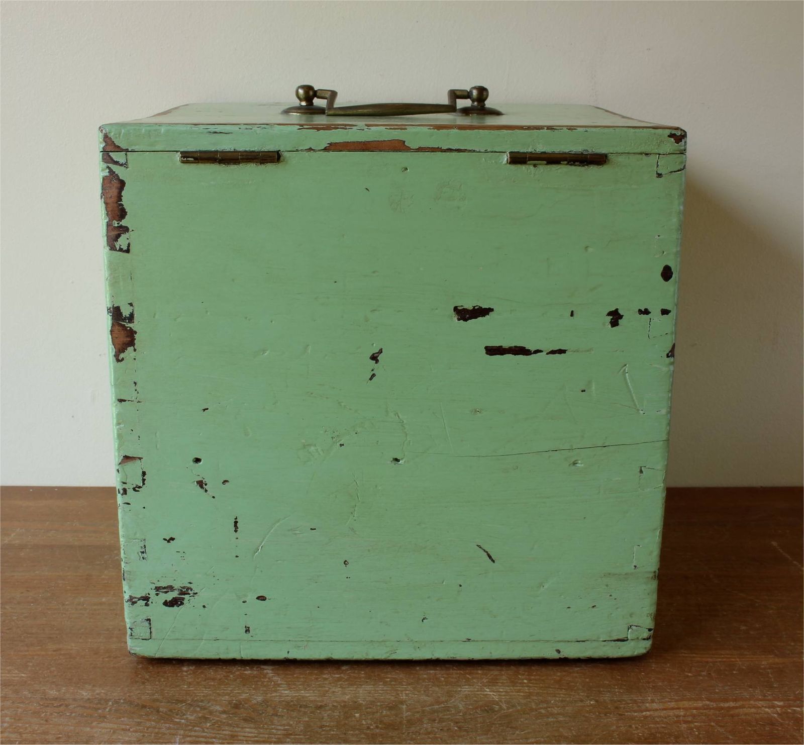 photo vintage Wood Green Painted Pine Cabinet. Rustic 19th Century Drawer Storage Box.