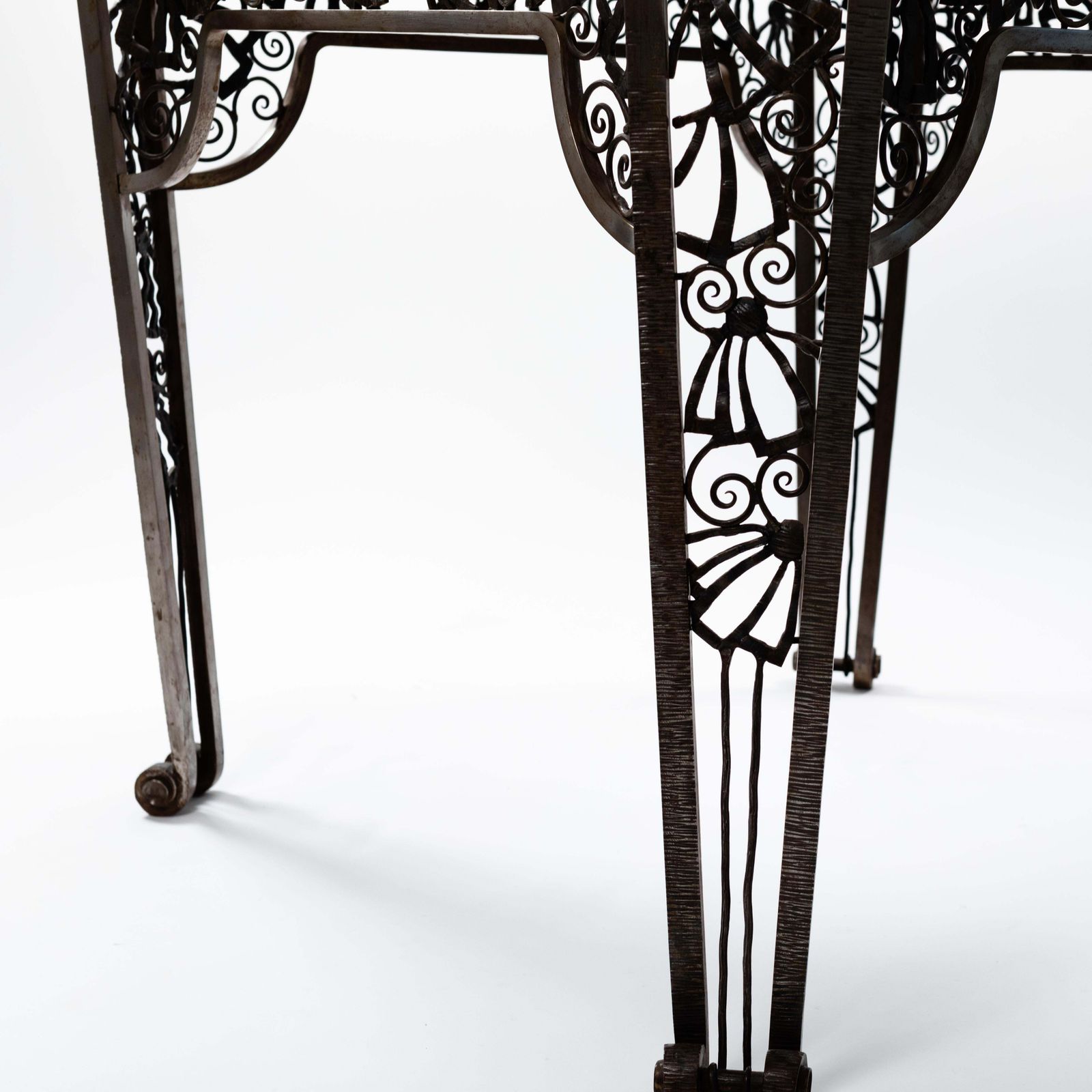 French Forged Iron Art Déco Center Table By Malatre Et Tonnelier, 1930s photo vinterior