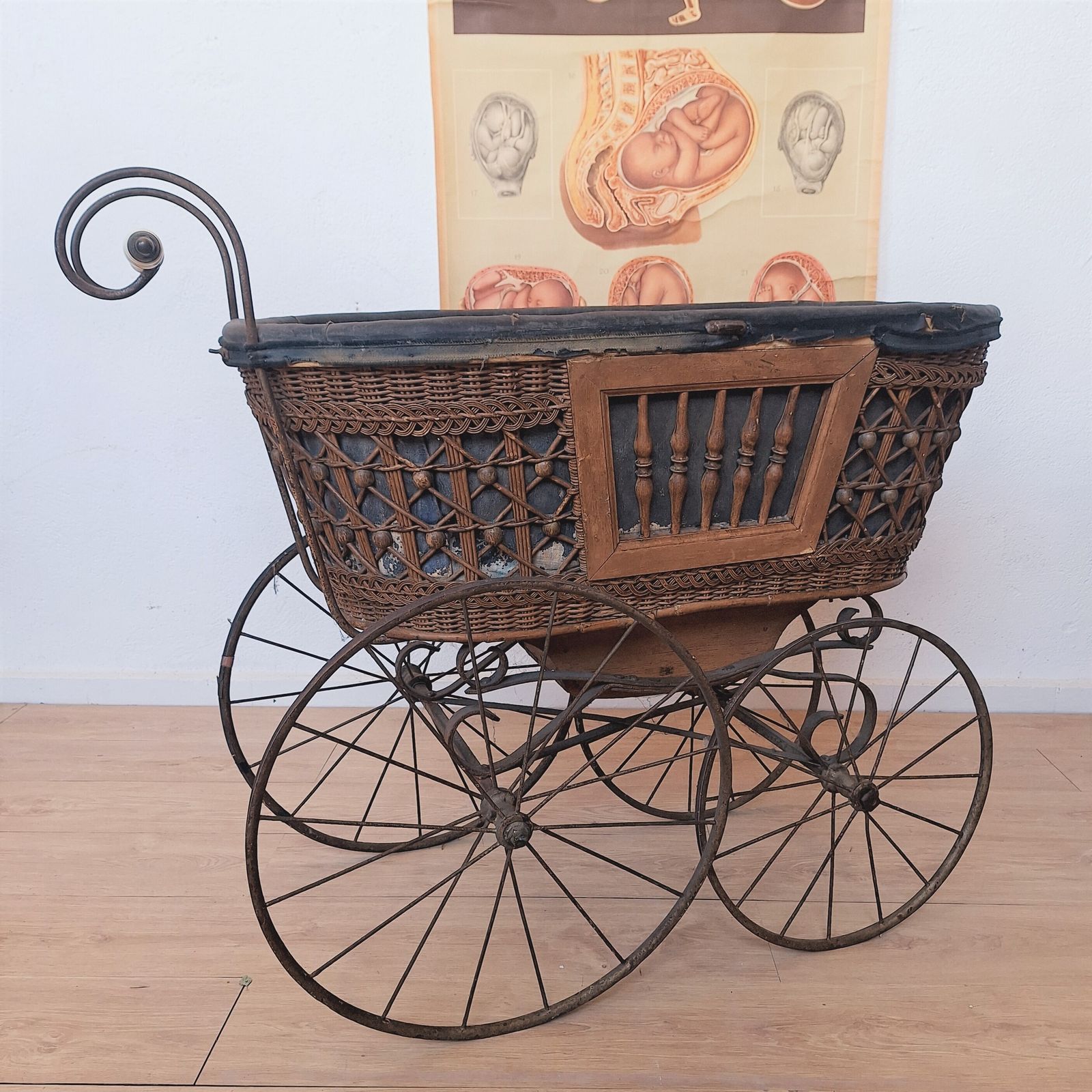Antique Stroller For Children. 1900   1920
