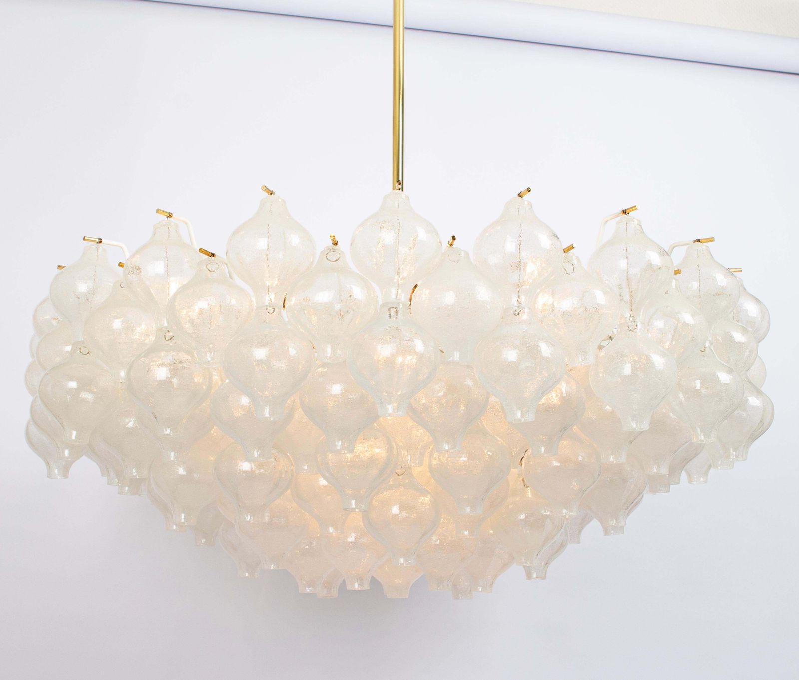 1 Of 2 Extra Large Tulipan Glass Chandelier By Kalmar, Austria, 1960s photo vintage